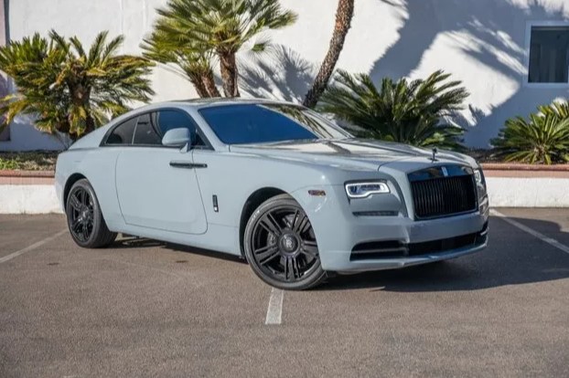 Angeblich befindet sich in der Sammlung auch ein Rolls Royce Wraith, der bis zu 324.000 Pfund einbringen kann