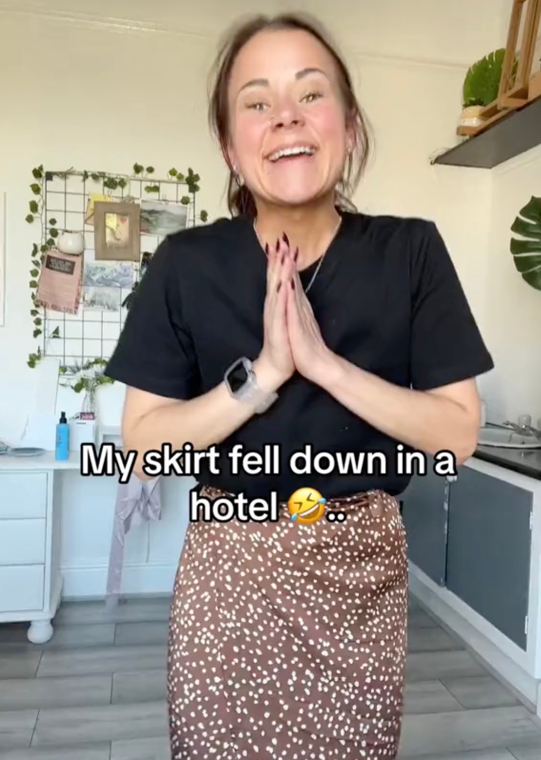 Sie enthüllte, dass ihr Rock in einem Hotel heruntergefallen sei und dass ihre Wahl der Unterwäsche nicht geholfen habe