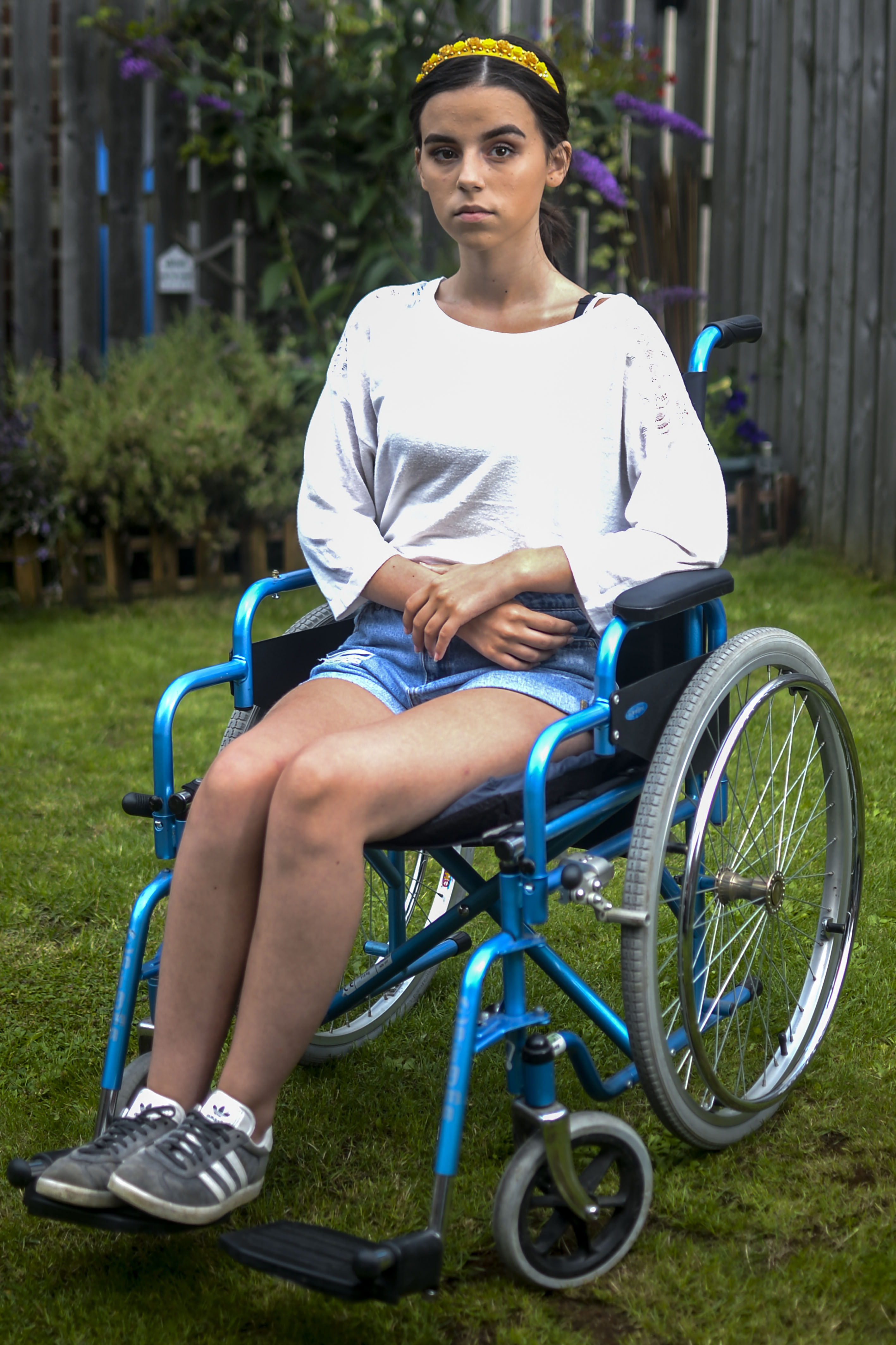 Der Zustand hat dazu geführt, dass Chloe an den Rollstuhl gefesselt ist
