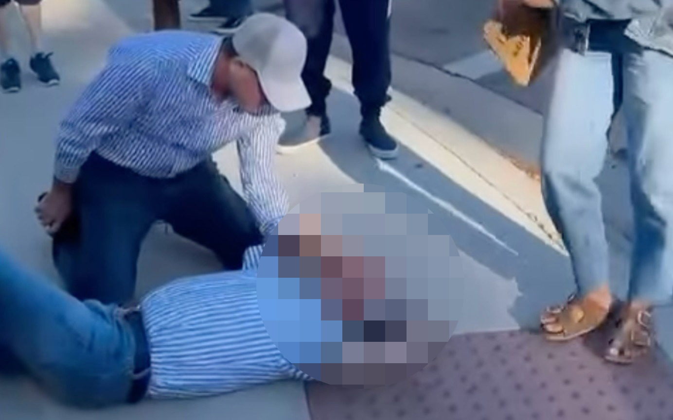 Mehrere Menschen eilten Kessler zu Hilfe, als er bei der Protestkundgebung in der Nähe von Los Angeles blutend am Boden lag
