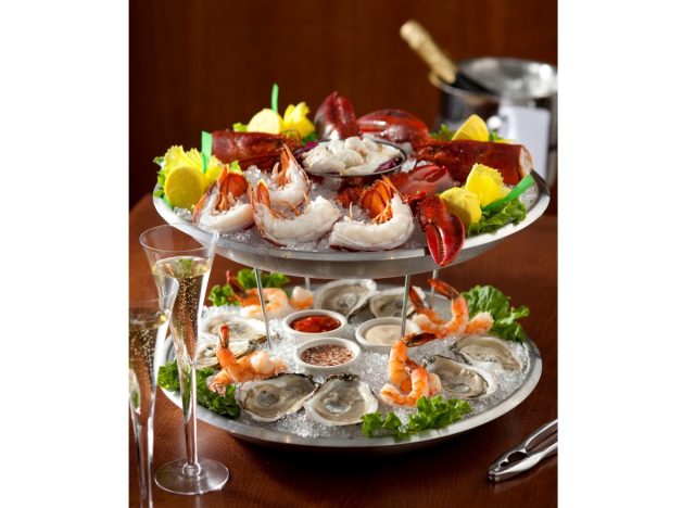 der Capital Grille Seafood Tower