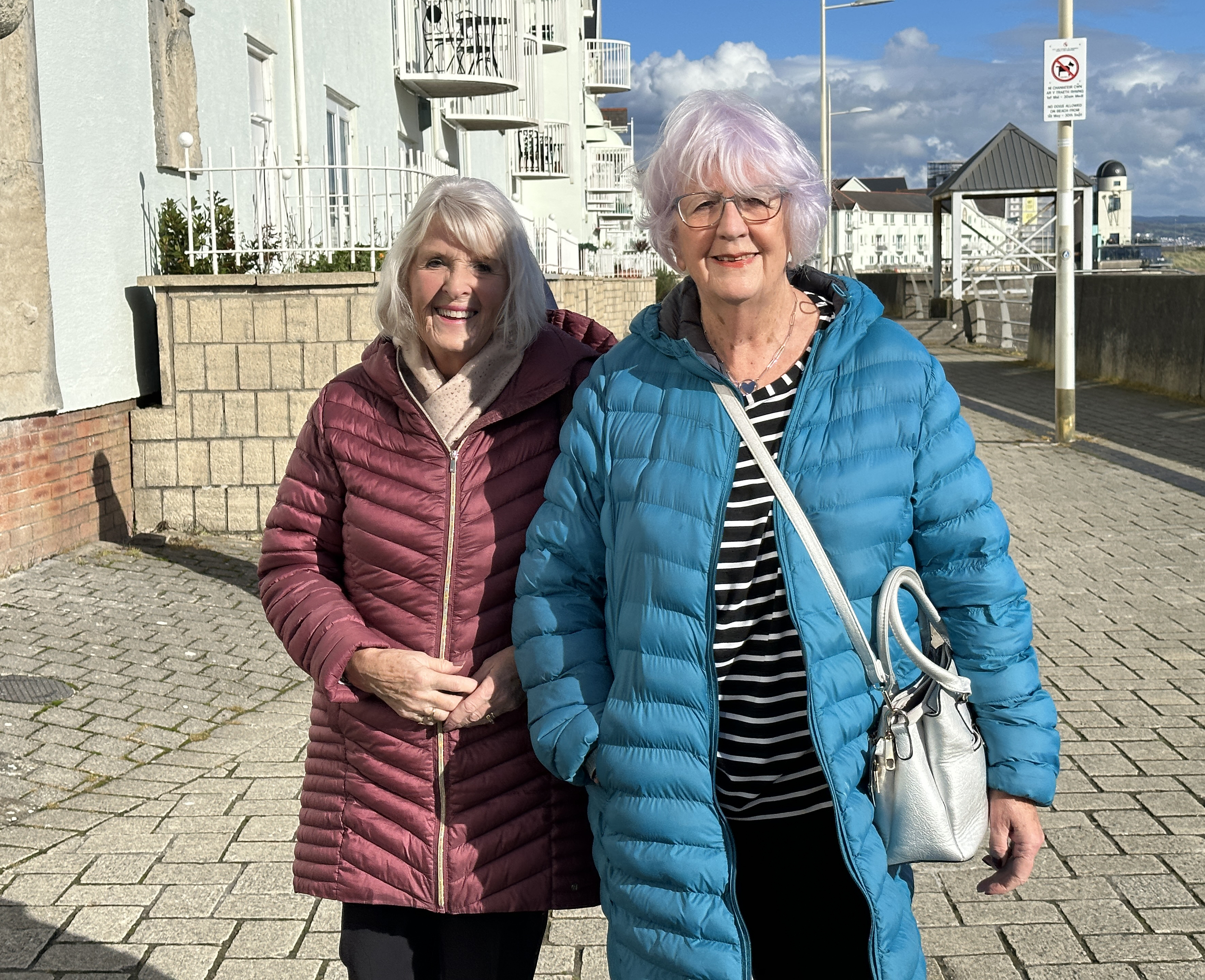 Denise, 76, und ihre Freundin Barbara, 77, lieben die Gegend