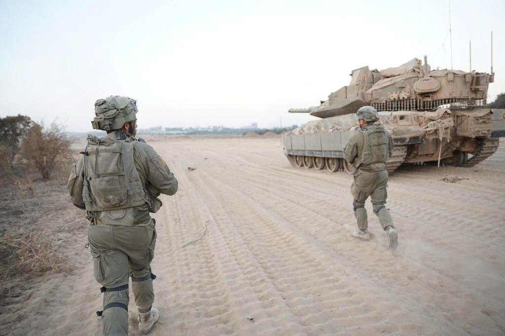 Israelische Soldaten nehmen an Bodenoperationen im Gazastreifen teil