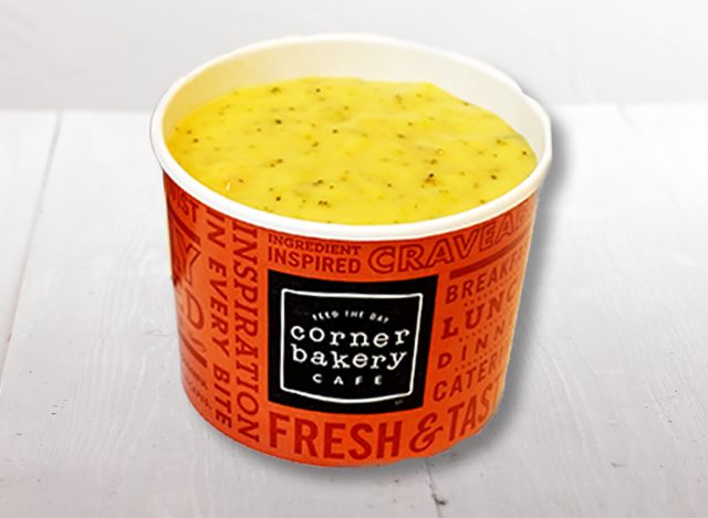 Cheddar-Brokkoli-Suppe im Corner Bakery Cafe