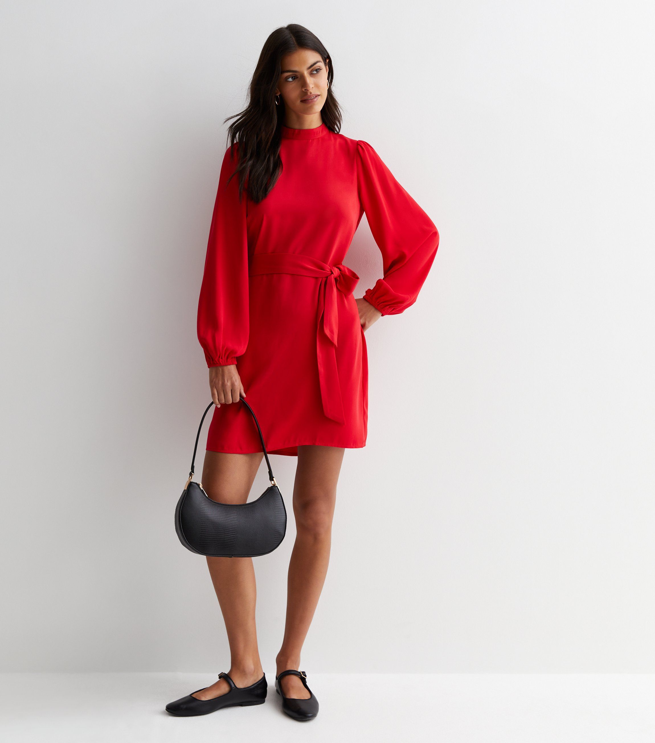 Dieses rote Kleid mit Gürtel ist bei New Look um 7,25 £ günstiger