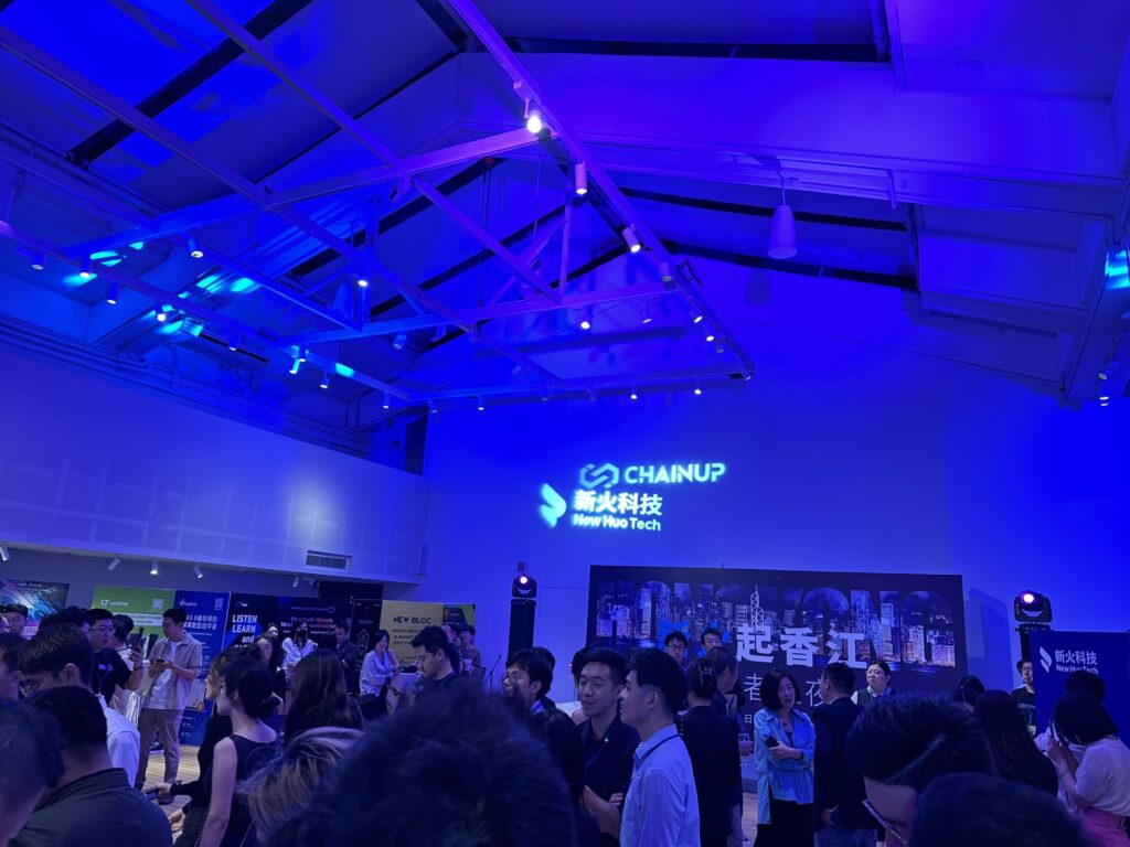 Die Galeriehalle des Hong Kong Web 3.0 Festivals (Twitter)