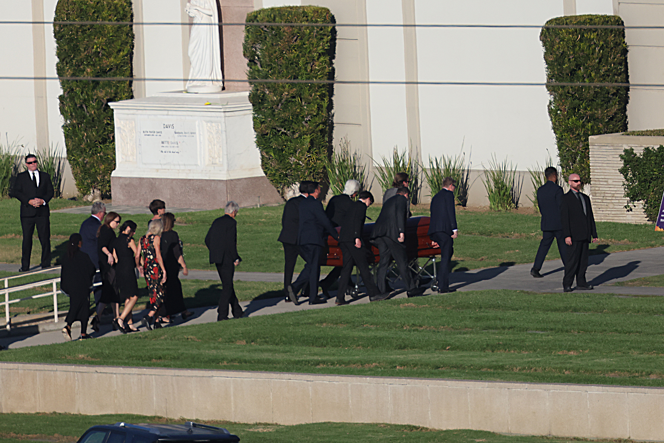 Matthews Beerdigung fand am 3. November statt