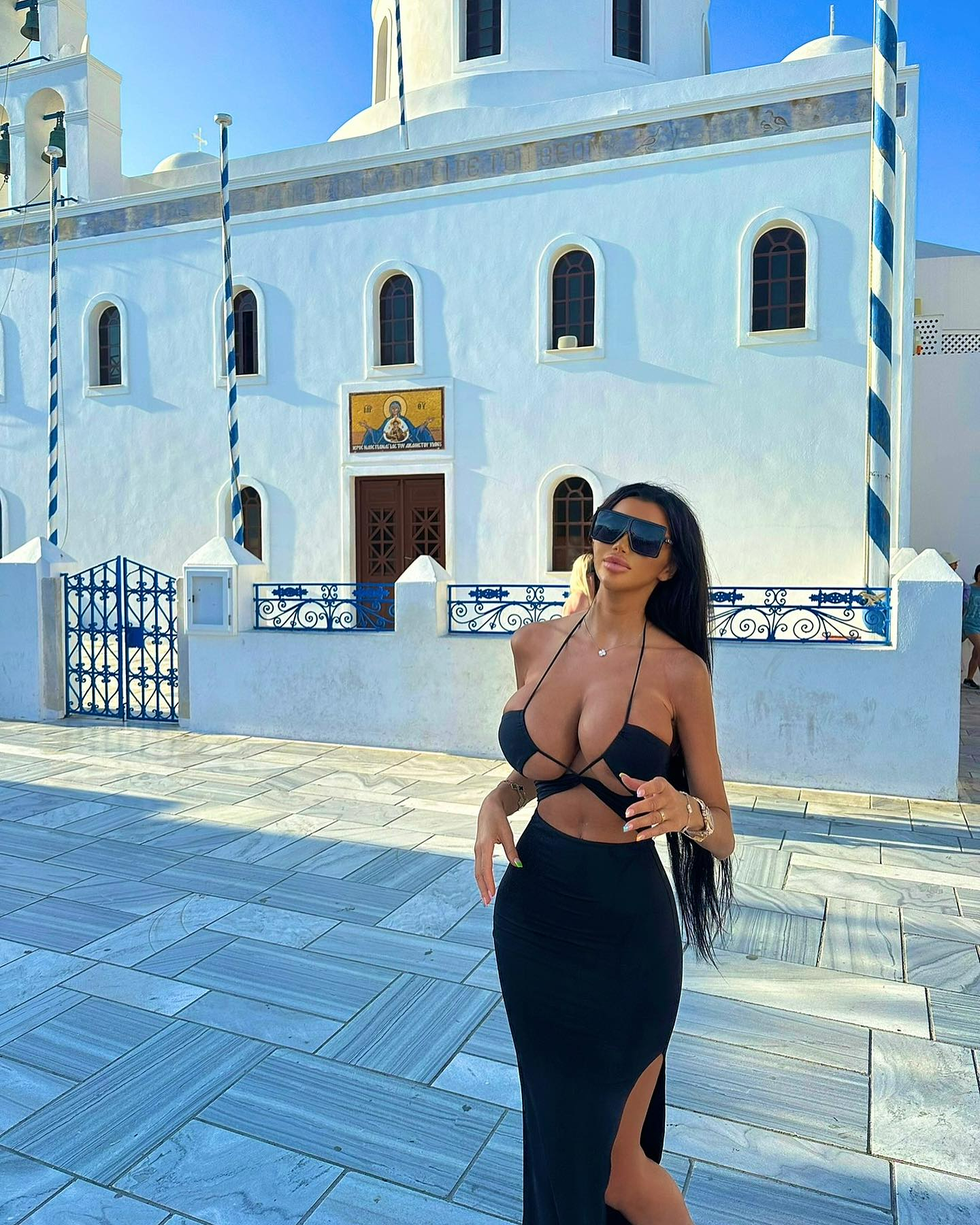Chloe hat Schnappschüsse von ihrem Urlaub auf Santorini, Griechenland, geteilt