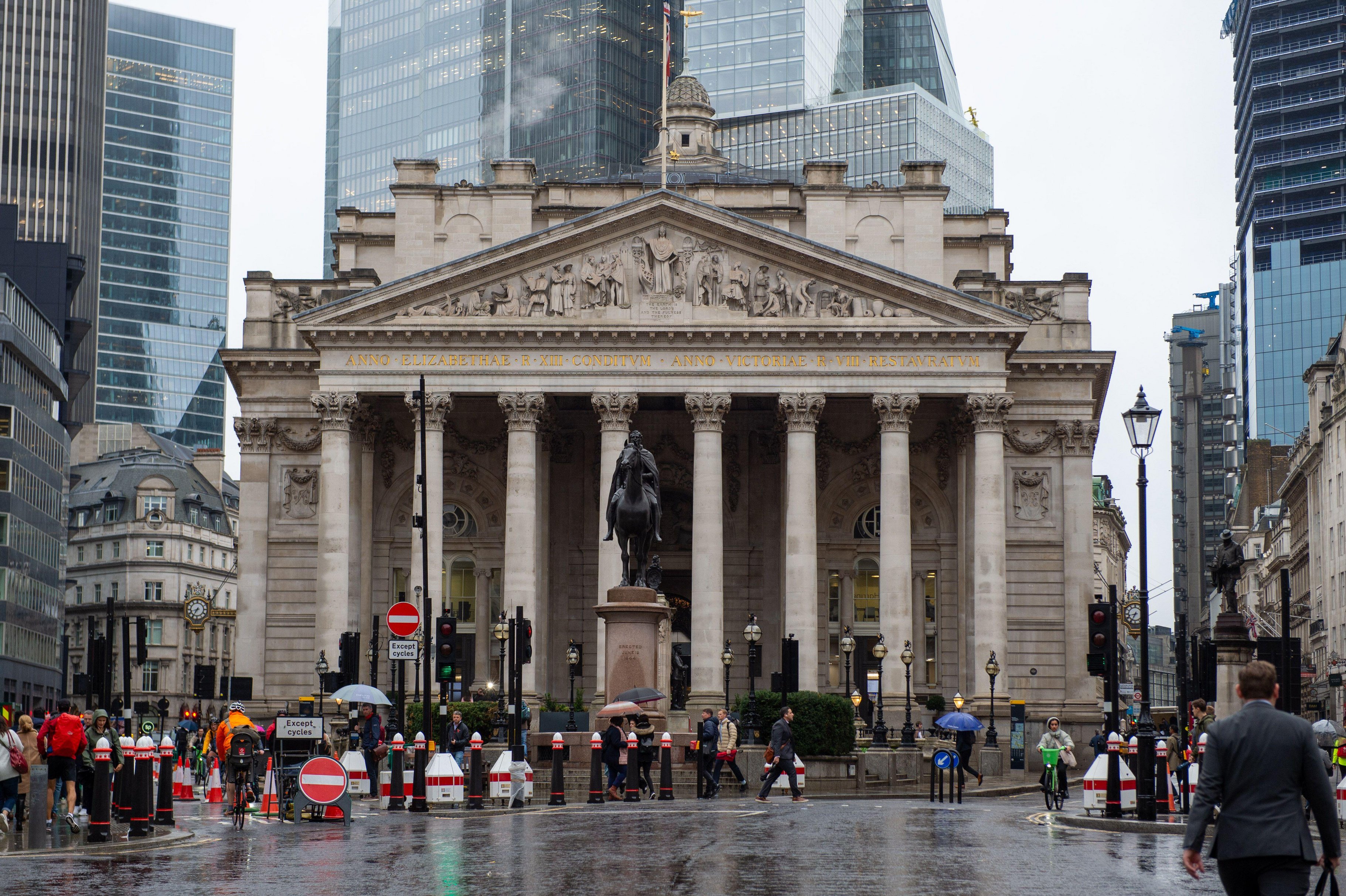 Investoren unterstützen Großbritannien erneut, nachdem sie in Staatsanleihen investiert haben