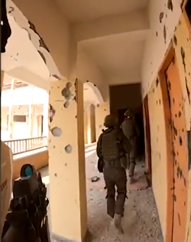 Aufnahmen zeigen, wie Soldaten Hamas-Terroristen in Gebäuden vernichten