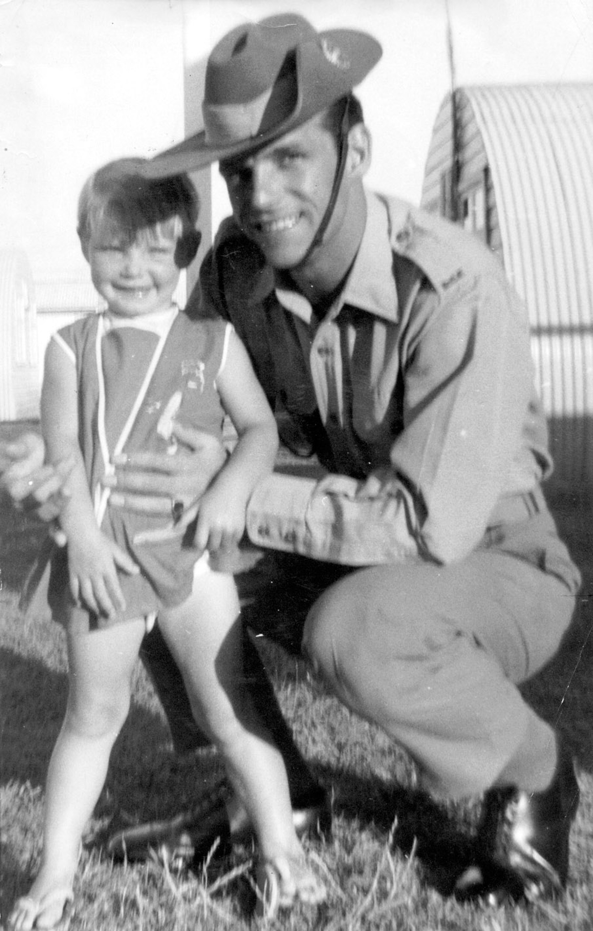John Grimmer mit seiner Tochter Cheryl Grimmer, die aus Fairy Meadow verschwunden ist