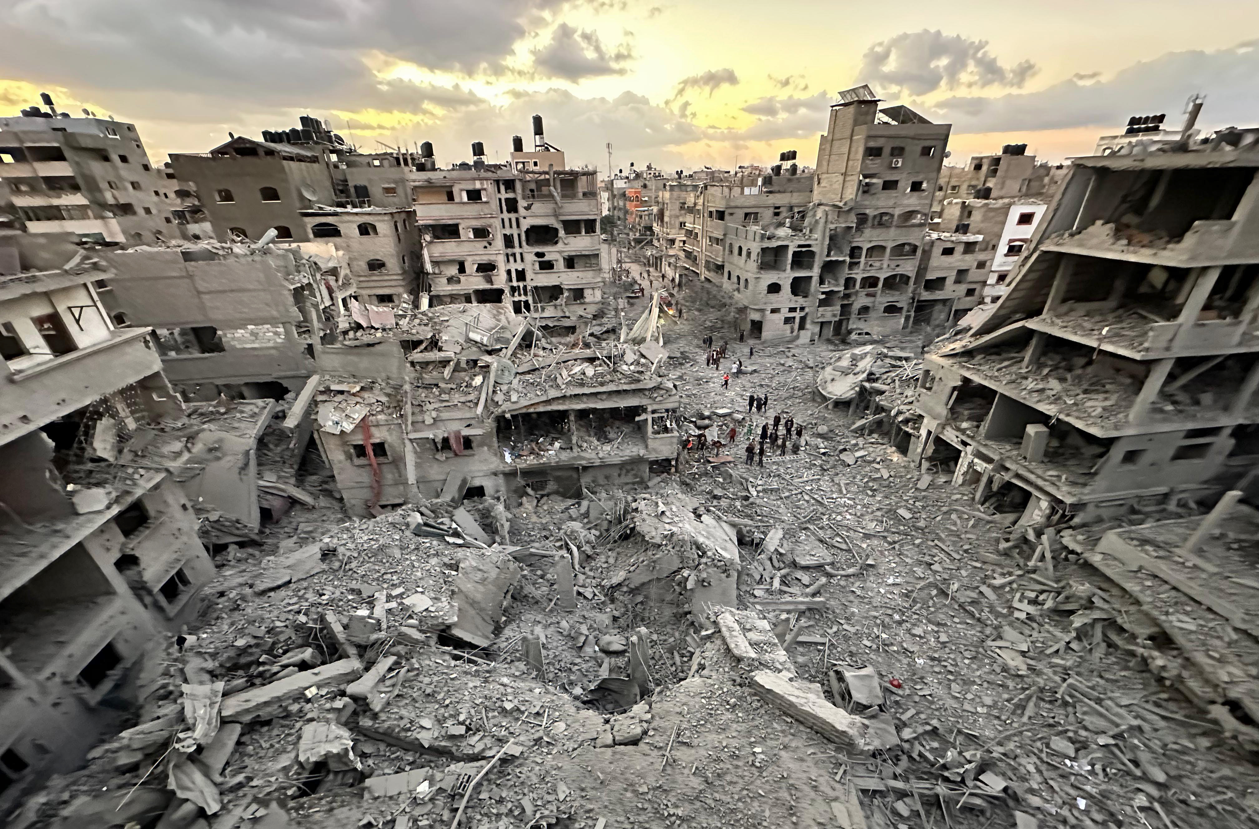 Eingestürzte, schwer beschädigte Gebäude nach einem israelischen Luftangriff auf Beit Lahia in Gaza