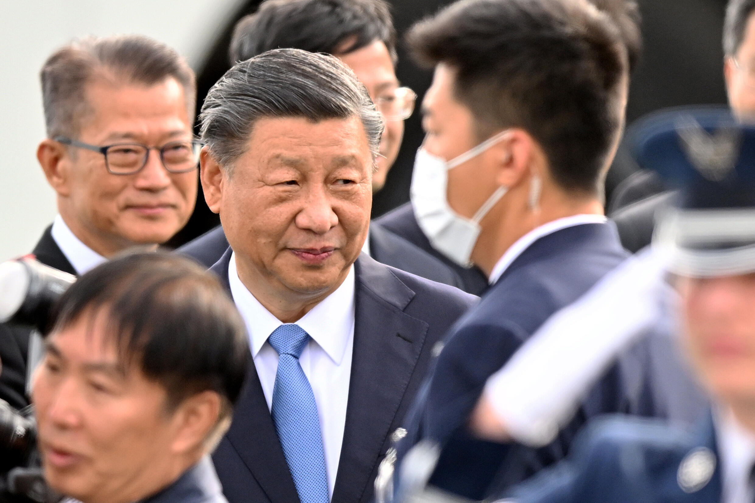 Der chinesische Präsident Xi Jinping kommt am internationalen Flughafen von San Francisco an, um am 14. November 2023 an der Woche der Staats- und Regierungschefs der Asien-Pazifik-Wirtschaftskooperation (APEC) in San Francisco, Kalifornien, teilzunehmen