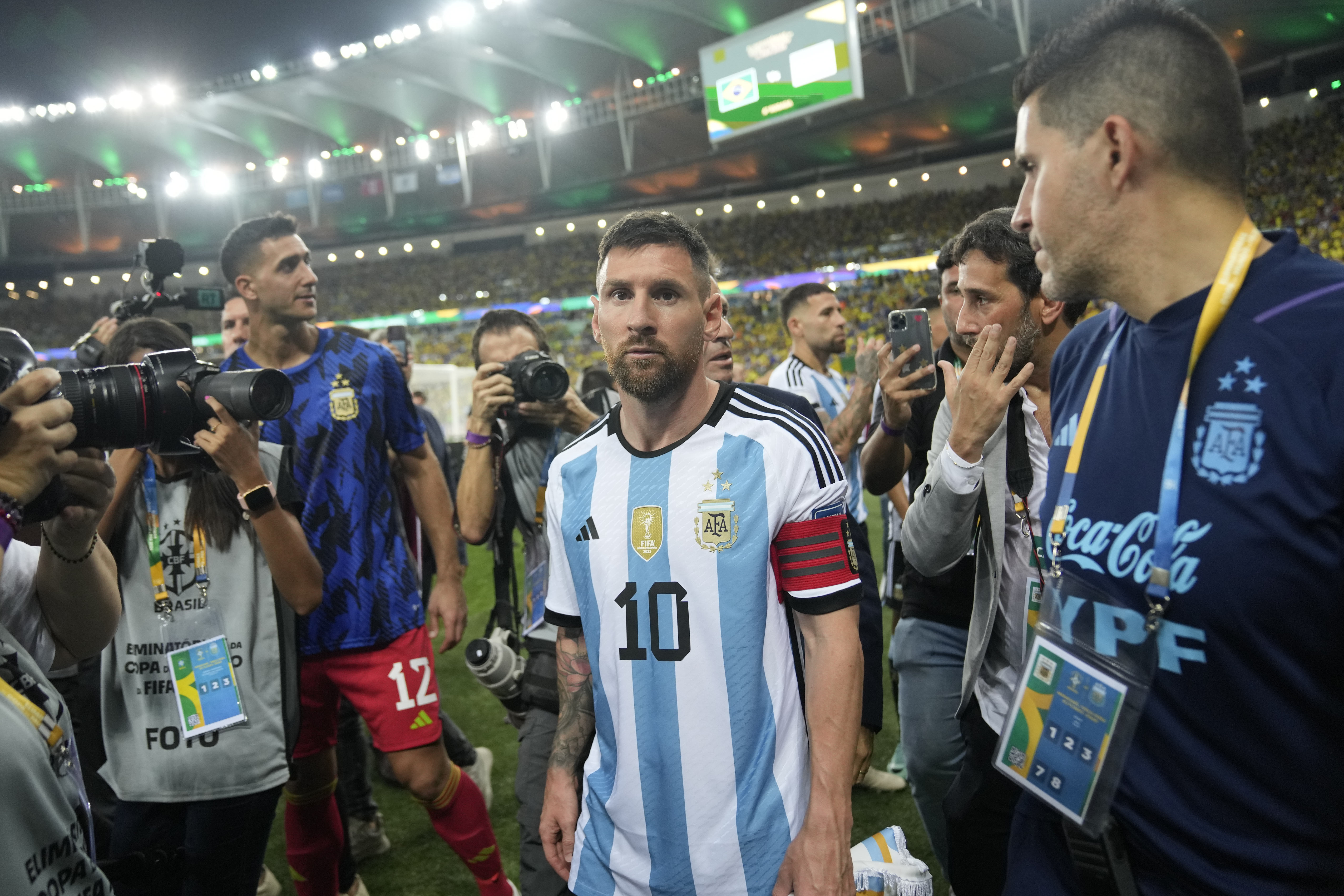 Lionel Messi sah entsetzt zu, wie sich die Szene abspielte