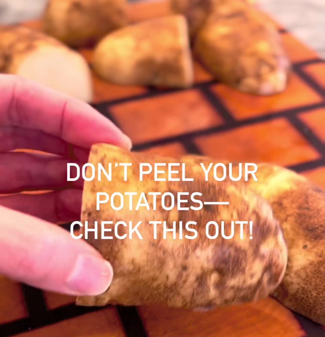 Anstatt die Kartoffeln zu schälen, schnitt sie sie einfach in zwei Hälften