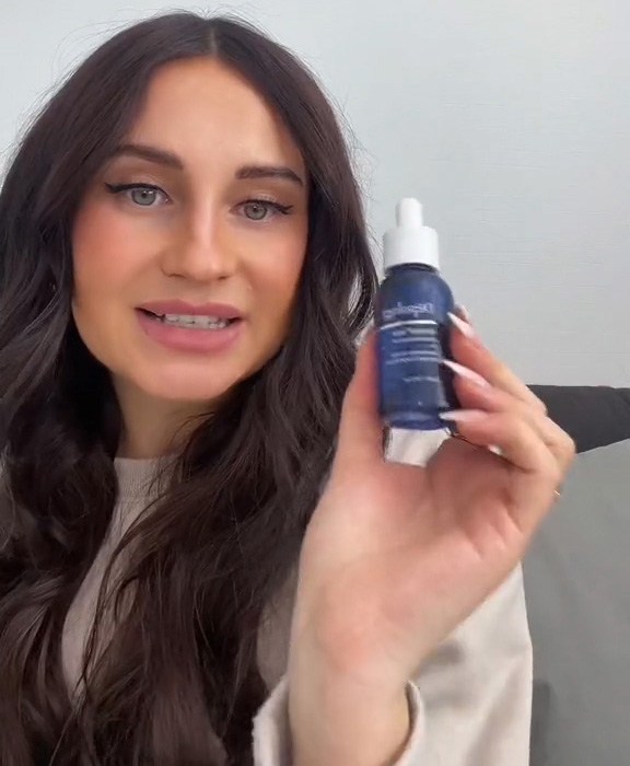 Adriana erklärte, wie wichtig es ist, Produkte zu verwenden, die Ihre Haut aktiv mit Feuchtigkeit versorgen