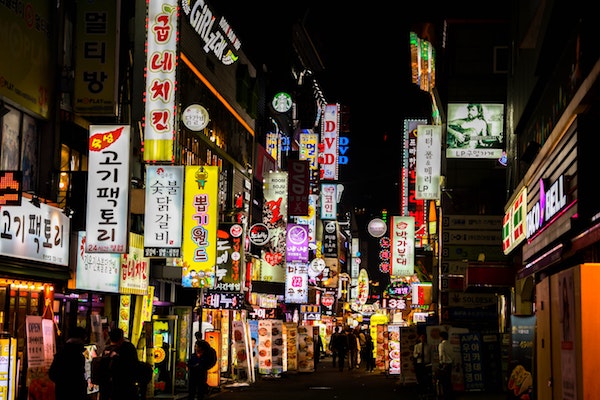 Abend in der Innenstadt von Seoul.