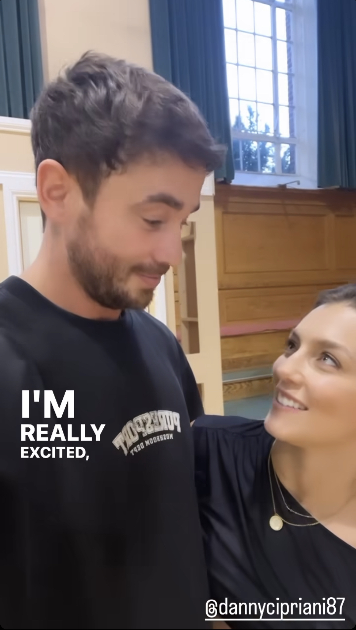 In einem neuen Video wurde gesehen, wie das Paar einander in die Augen schaute