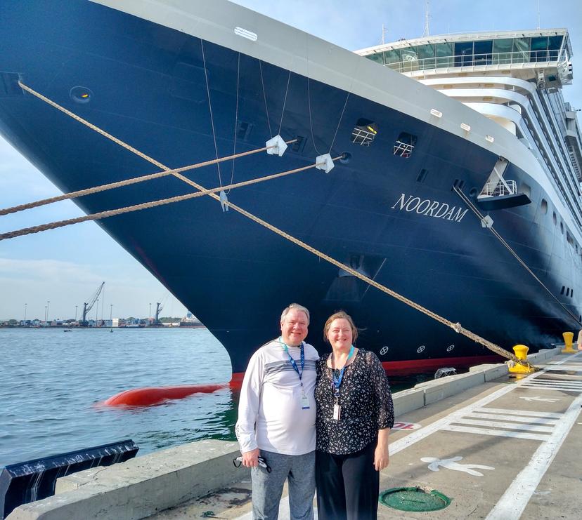Das Paar beschloss, auf einem Kreuzfahrtschiff zu leben und behauptet nun, 30.000 Pfund pro Jahr zu sparen