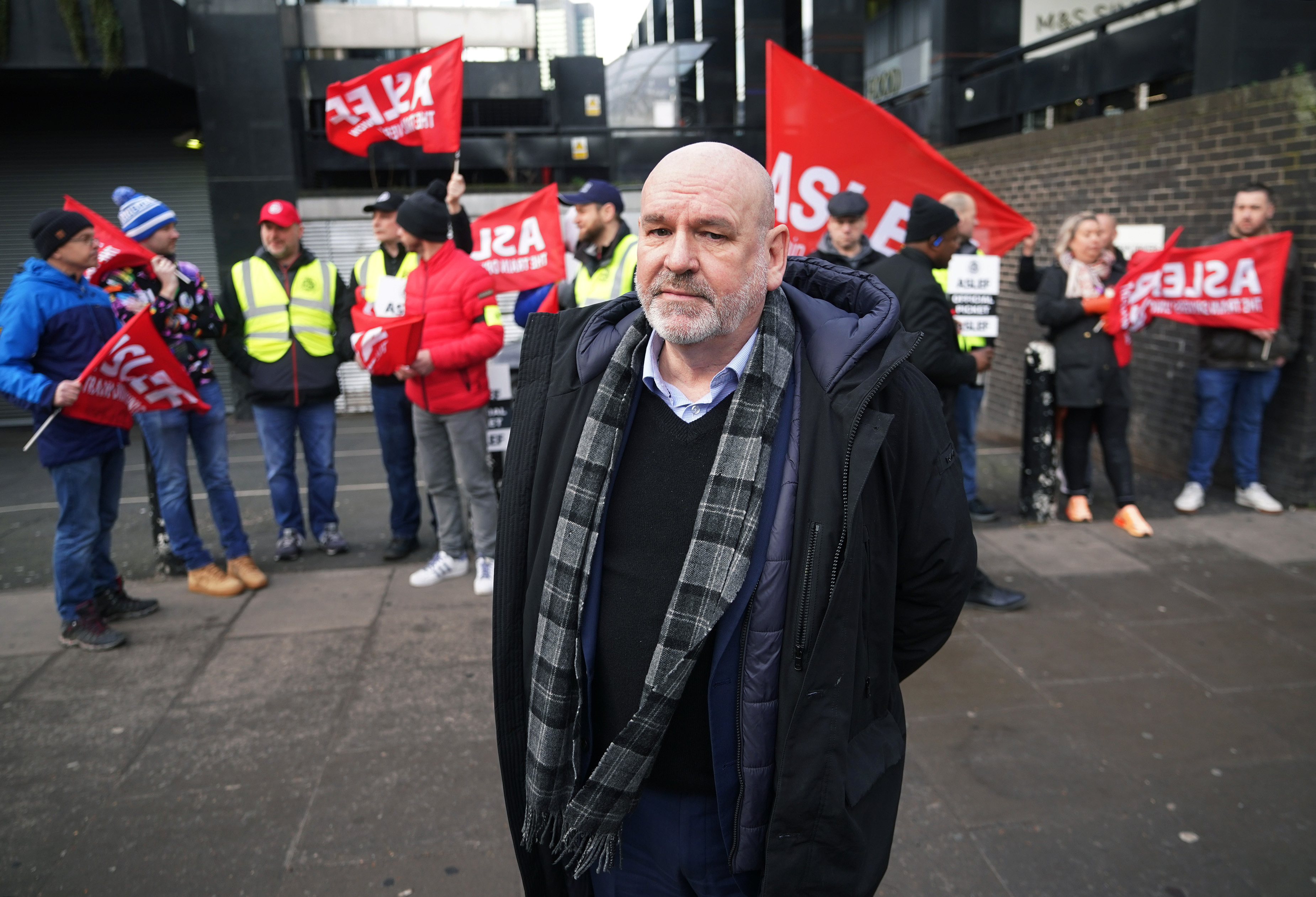 Gewerkschaftschef Mick Whelan sagt, Lokführer hätten eine „erhebliche Gehaltserhöhung“ verdient