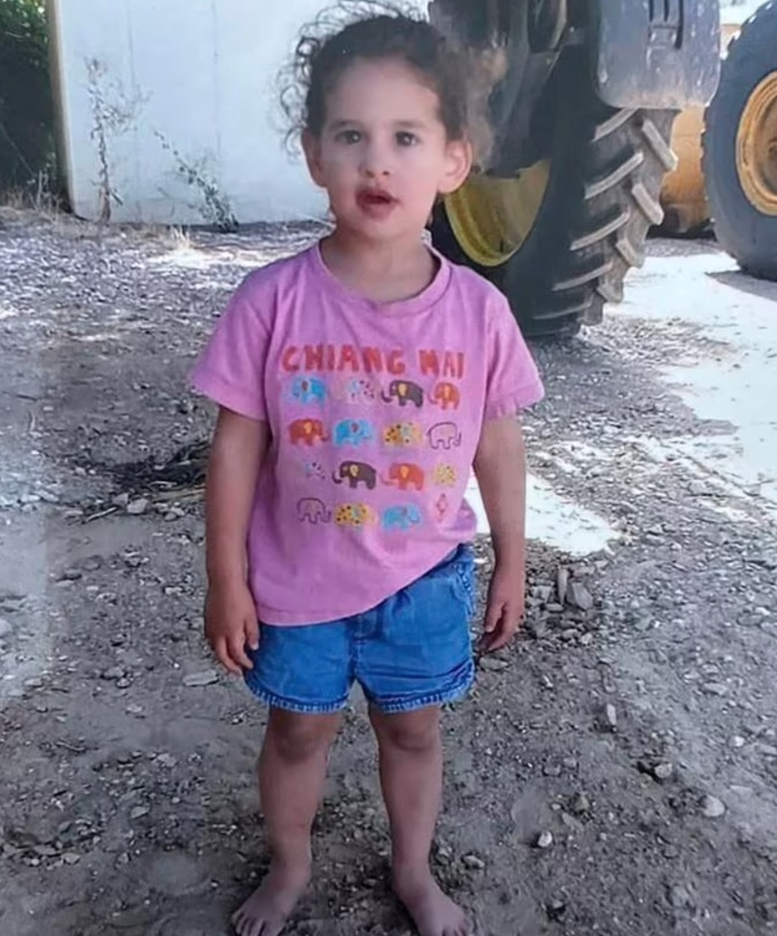 Die dreijährige Abigail Edan wurde am Sonntag freigelassen, nachdem ihre beiden Eltern Berichten zufolge am 7. Oktober von der Hamas getötet worden waren