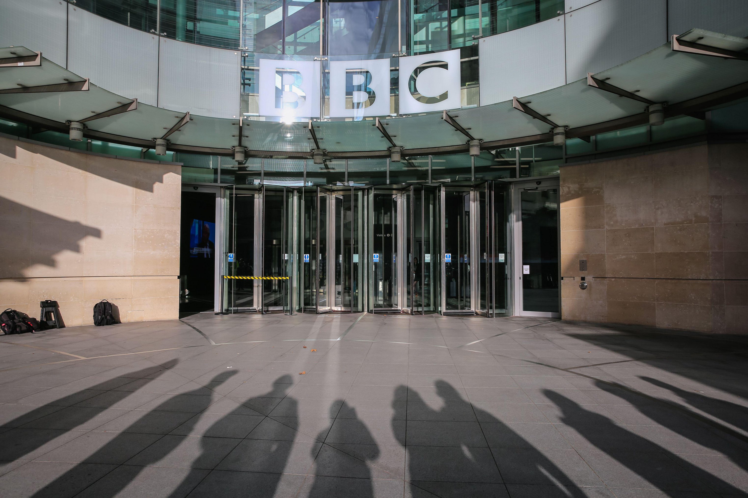 Die BBC wurde mit Beschwerden über Moderatoren konfrontiert, die politische Meinungen äußerten