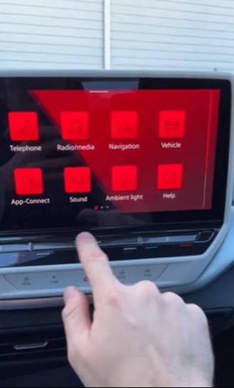 Eine weitere Schaltfläche auf dem Touchscreen kann das Farbthema ändern