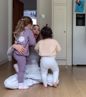 Lauren hat ein Video mit ihren Töchtern geteilt, um die Neuigkeiten zu verbreiten