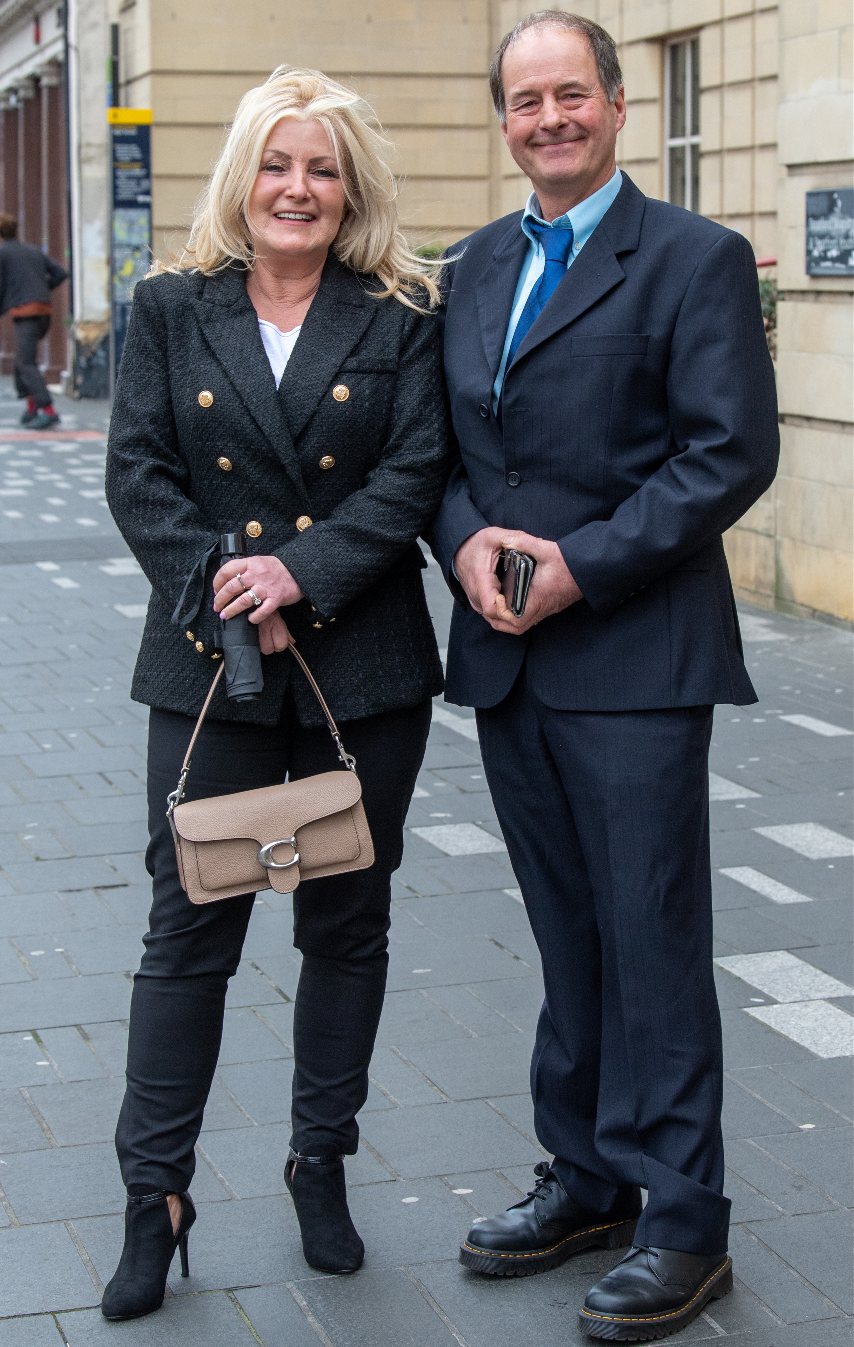 Sandra Durdin und Trevor Dempsey vor dem Stratford Magistrates' Court im Februar letzten Jahres