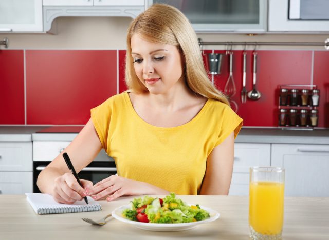 Ernährungstagebuch: Wie man in einer Woche ein Pfund verliert
