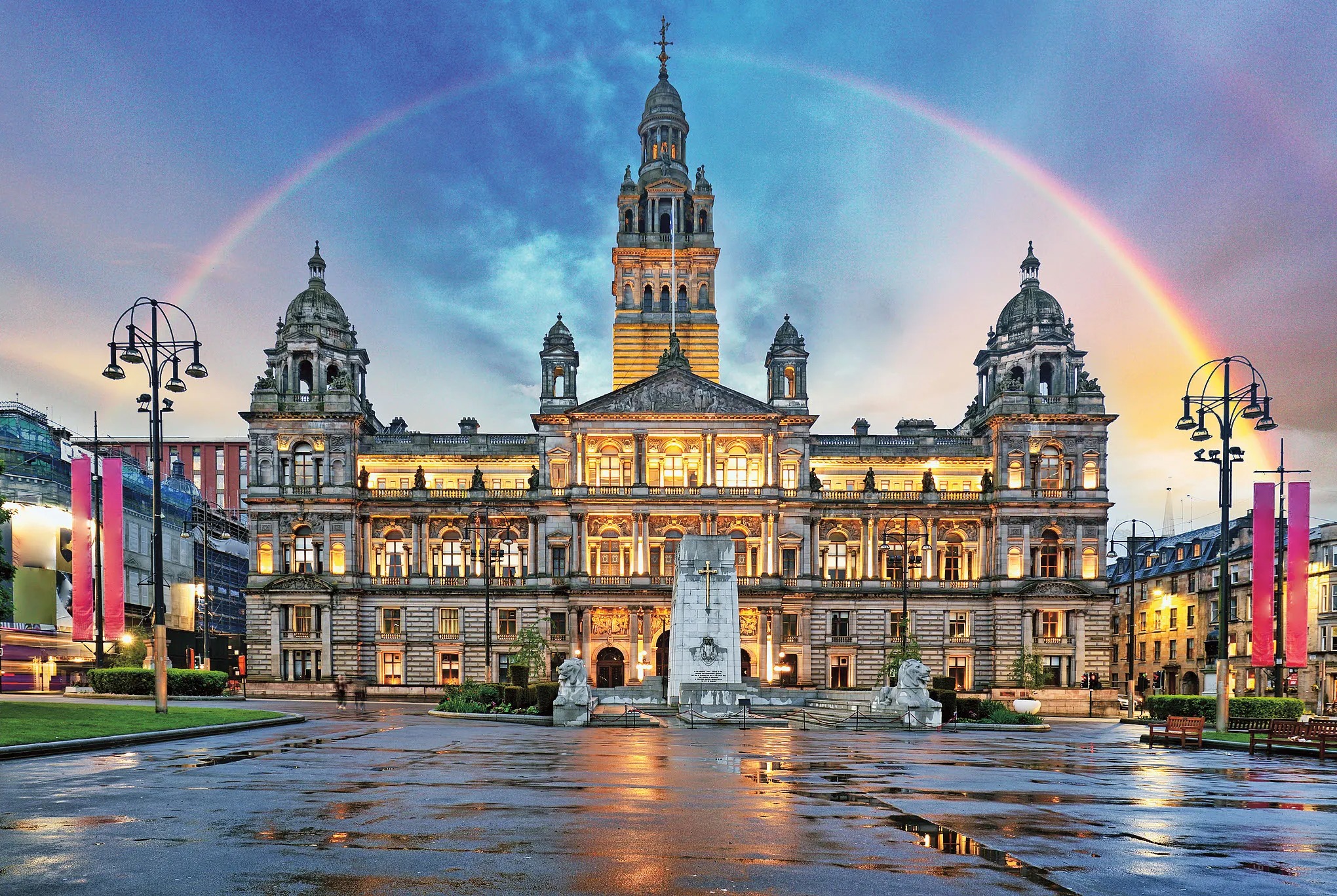 Regenbogen über Glasgow City Chambers und George Square