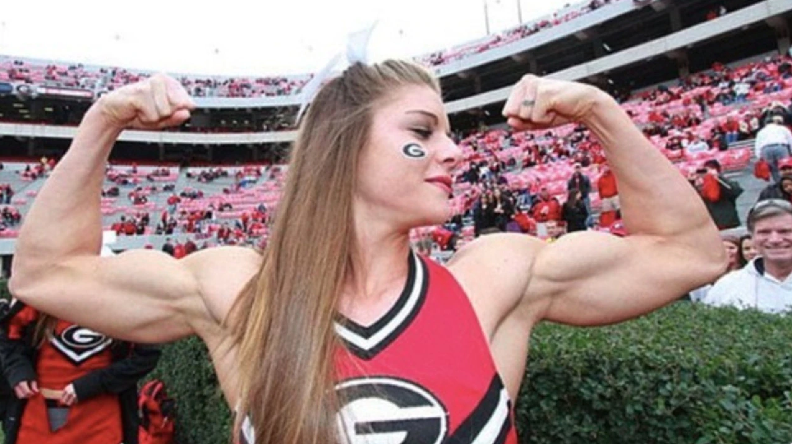 Anna wurde einst als „stärkste Cheerleaderin der Welt“ bezeichnet, als im Jahr 2012 ein Bild ihrer beeindruckenden Arme im Internet verbreitete