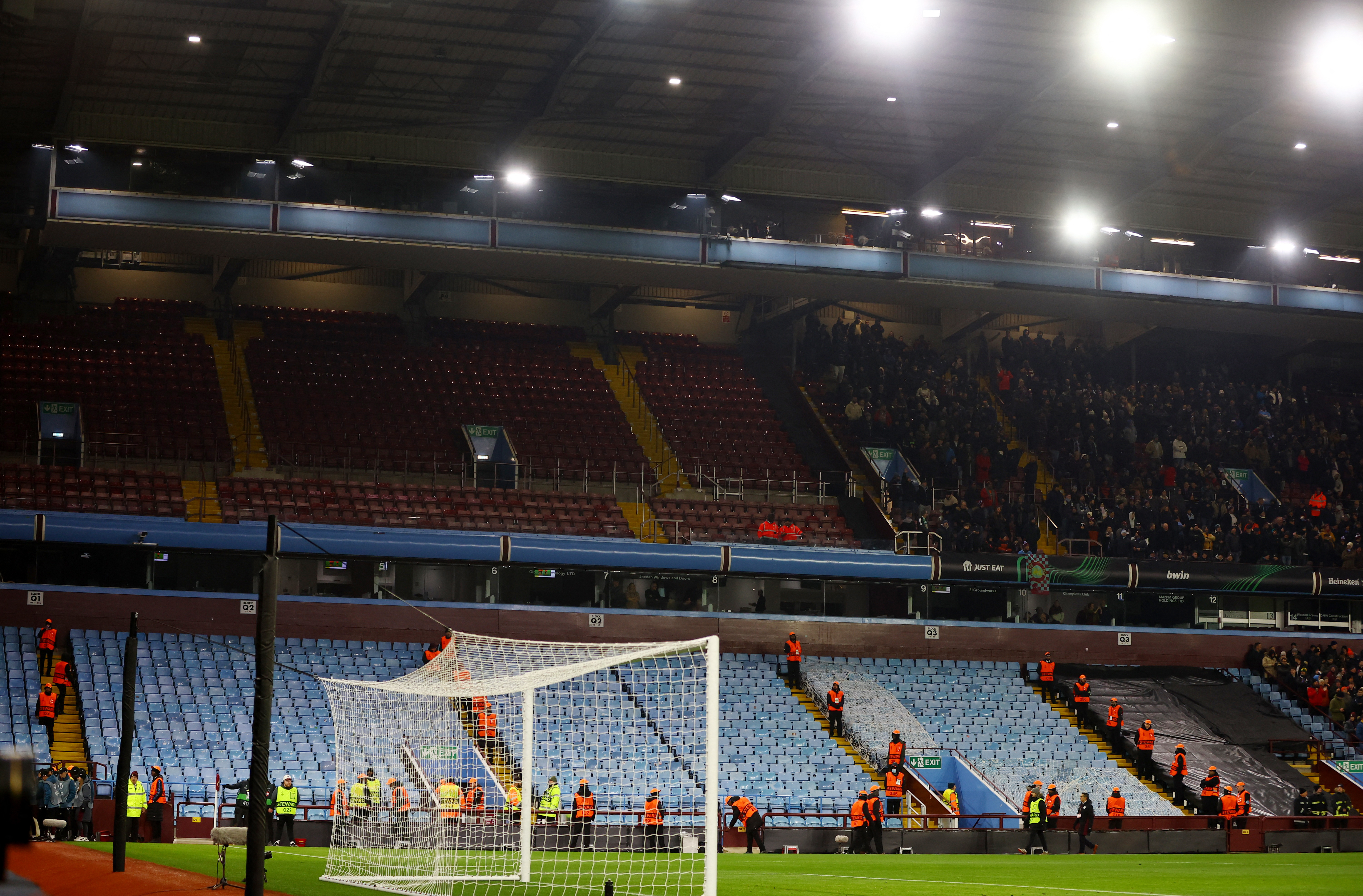 Der Auswärtsbereich des Villa Park war völlig leer, da Legia-Fans der Zutritt verweigert wurde
