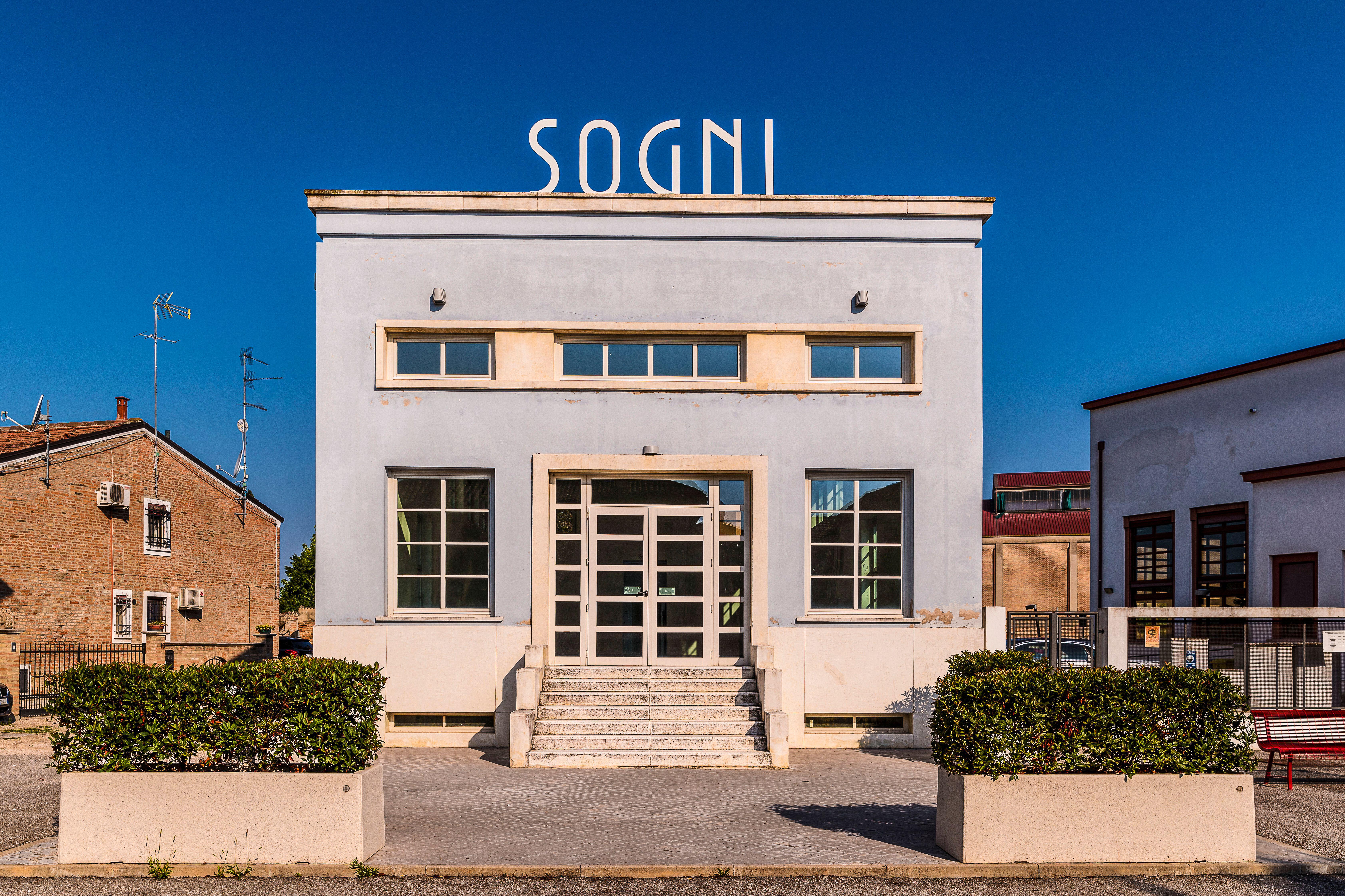 Tresigallos beliebtestes Gebäude ist das ehemalige Badehaus mit Sogni an der Spitze, was auf Italienisch „Träume“ bedeutet