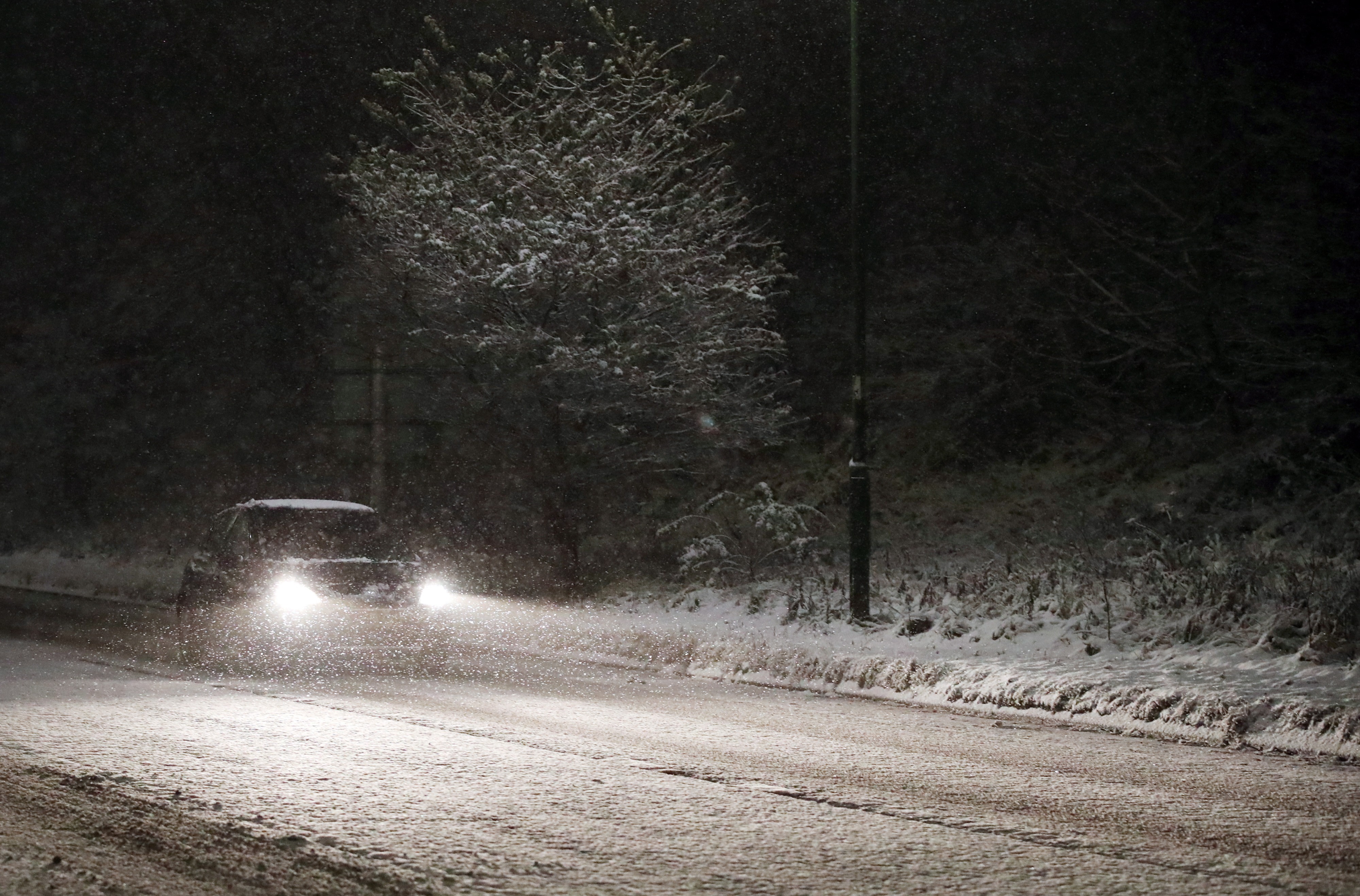 Autofahrer sind in den frühen Morgenstunden des Sonntags in der Grafschaft Durham mit schwierigen Fahrbedingungen konfrontiert