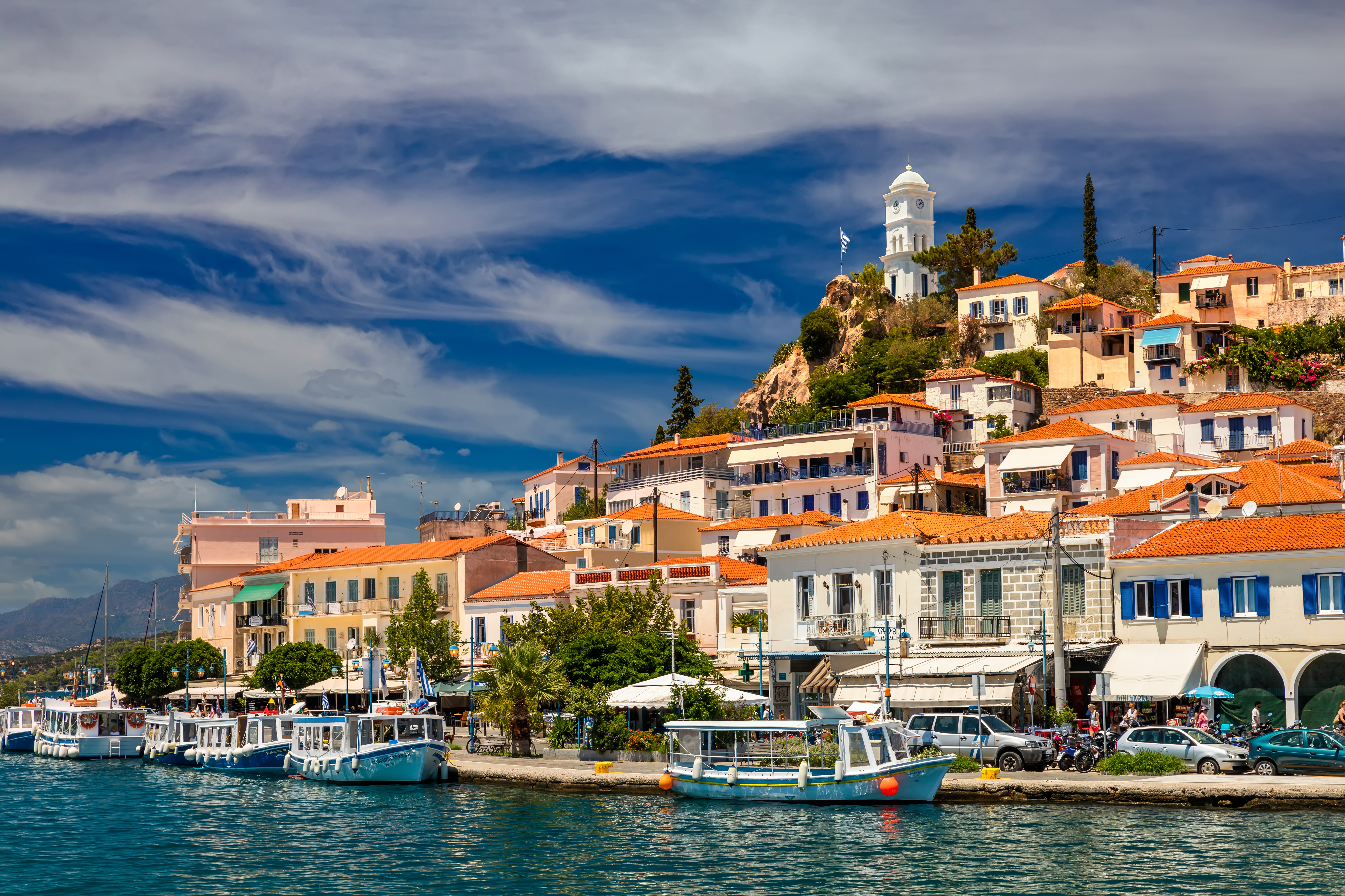 Poros ist ein beliebtes Wochenendziel für griechische Einheimische