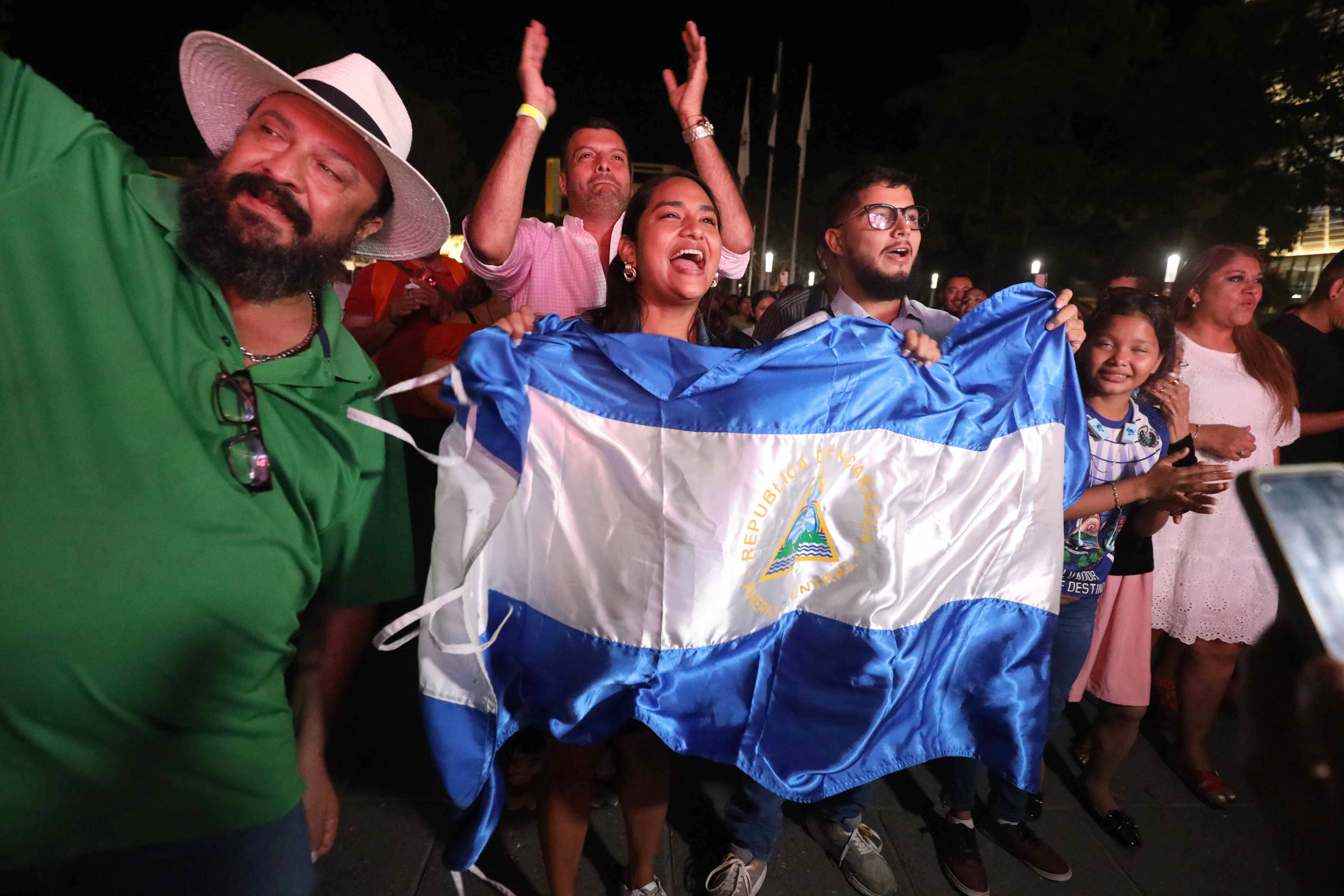 Die nicaraguanischen Fans von Palacios feiern nach ihrem Sieg im letzten Monat