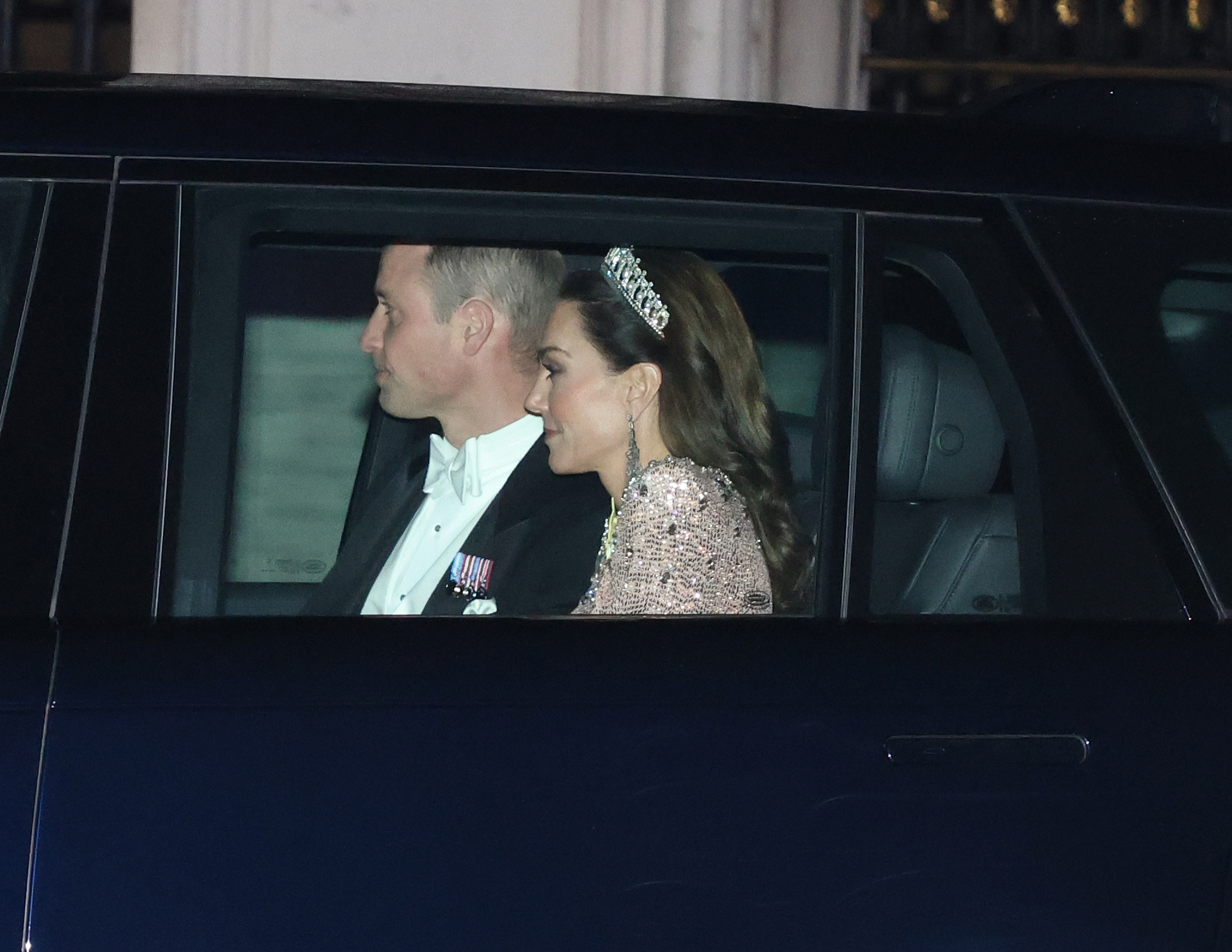 William und Kate kommen im Buckingham Palace an