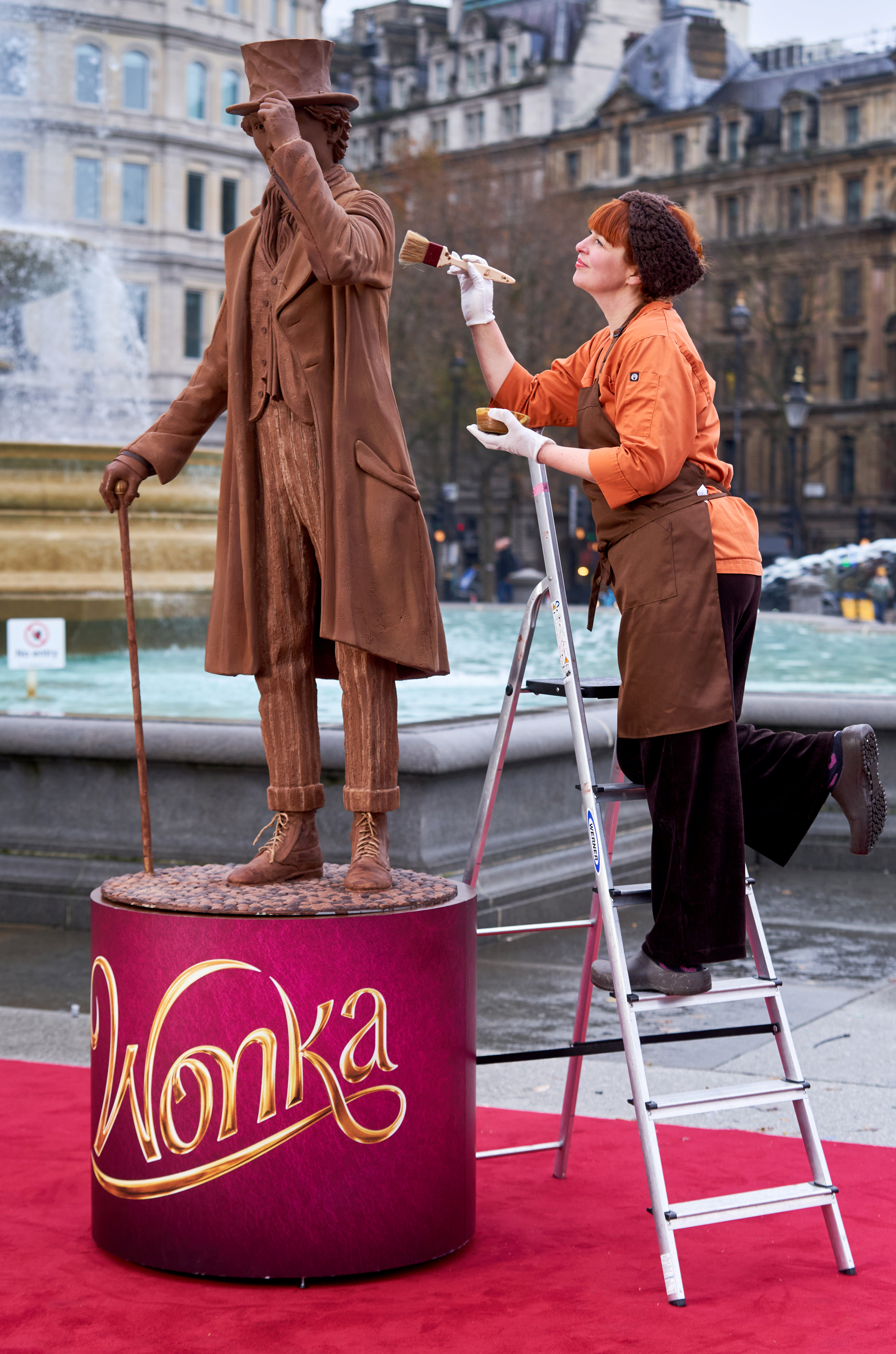 Jen Lindsey-Clark verwendete für die Herstellung der Statue mehr als 100 Liter Schokolade