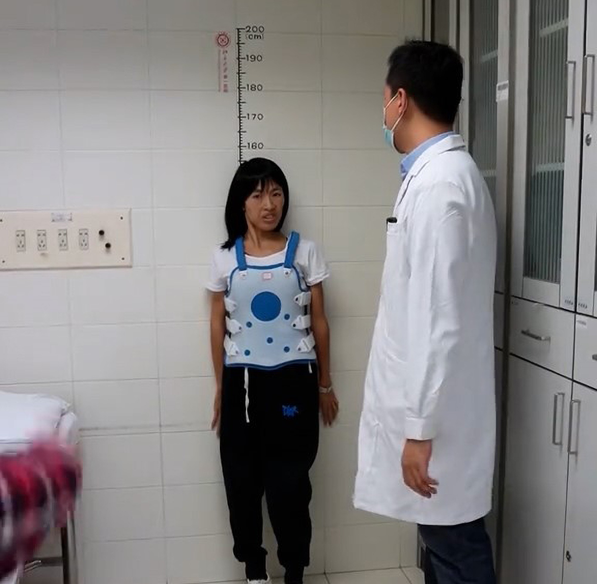Die Mutter von drei Kindern unterzog sich in Peking, China, einer lebensverändernden Operation