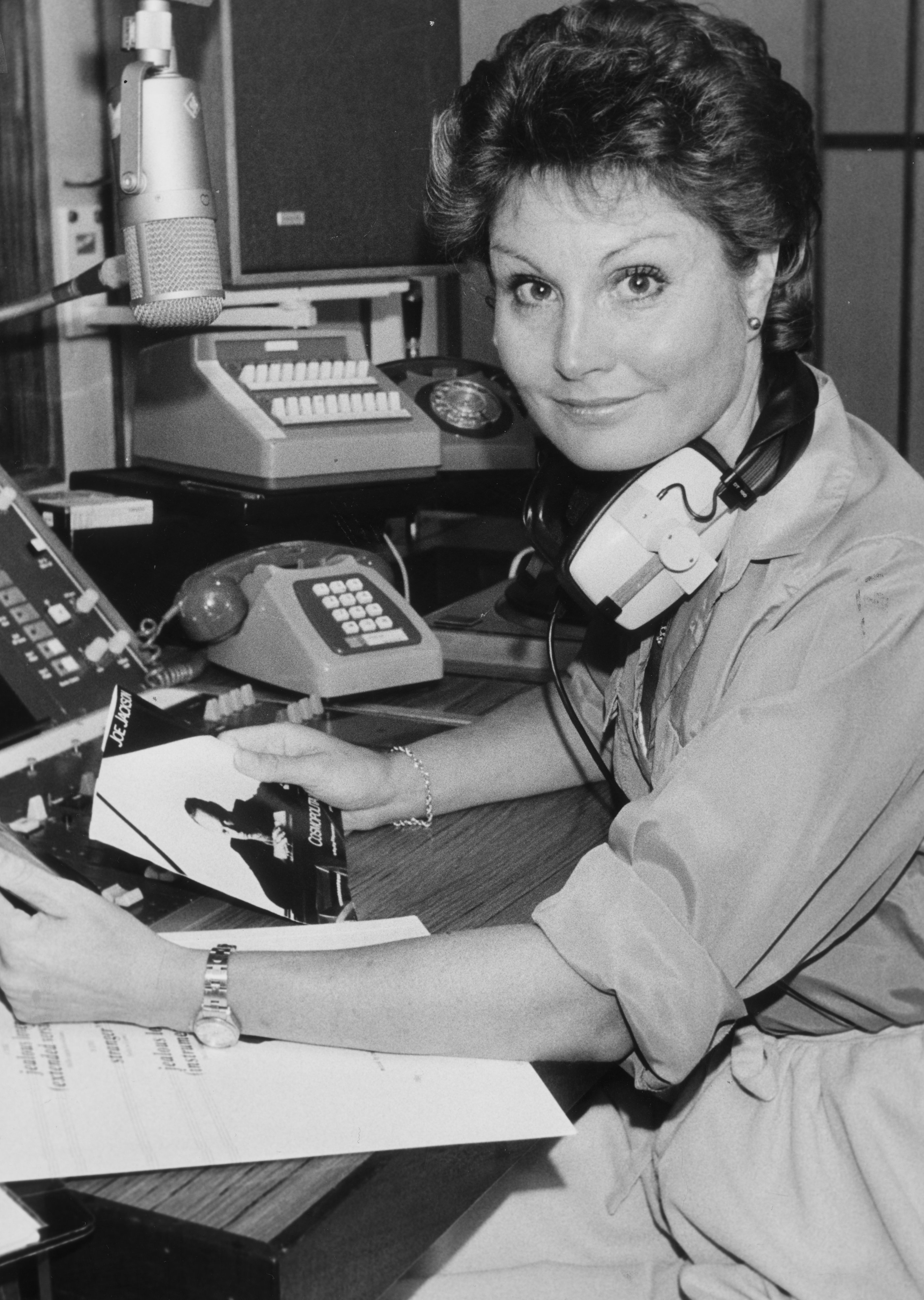 Angela war eine Vorreiterin und war zu Beginn ihrer Karriere die einzige Reporterin in den Nachrichtenredaktionen