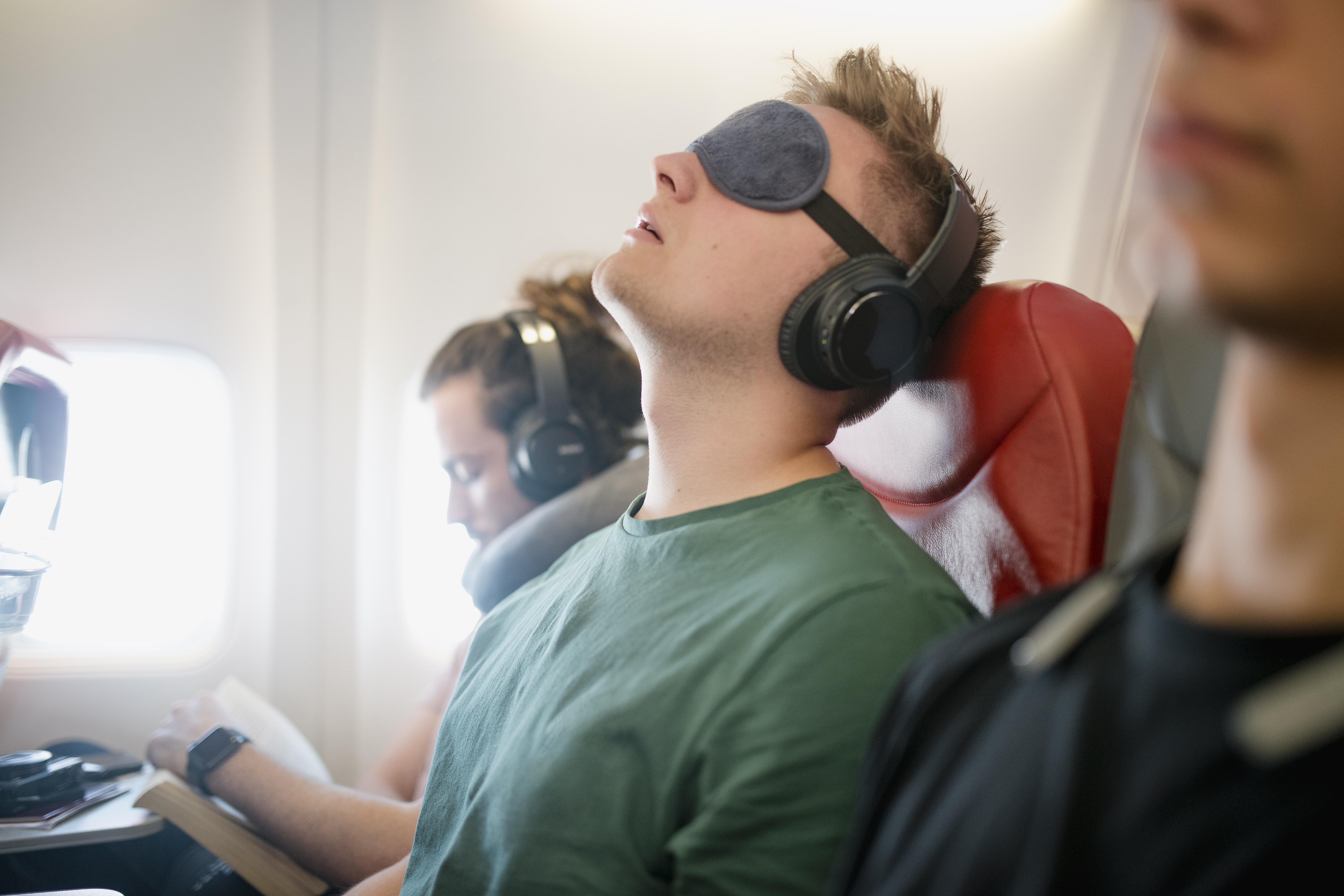 Die Verwendung von Silikon-Ohrstöpseln kann das Risiko eines Ohr-Barotraumas eines Passagiers verringern