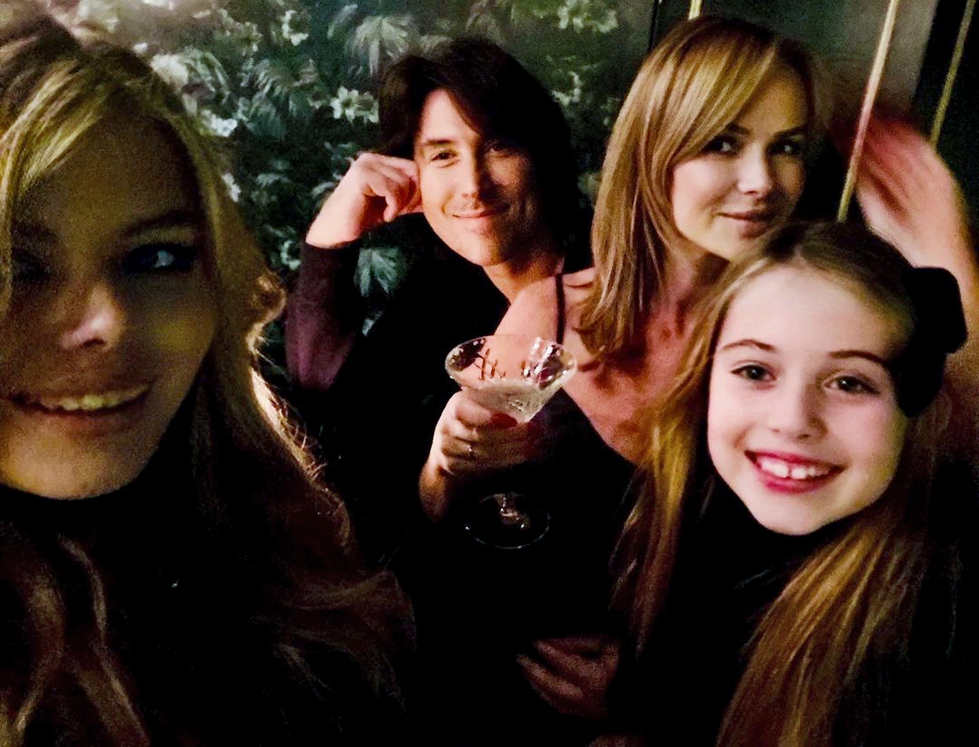 Amanda mit Chris und ihren Kindern Lexi (Alexa) und Hollie zu Neujahr 2021