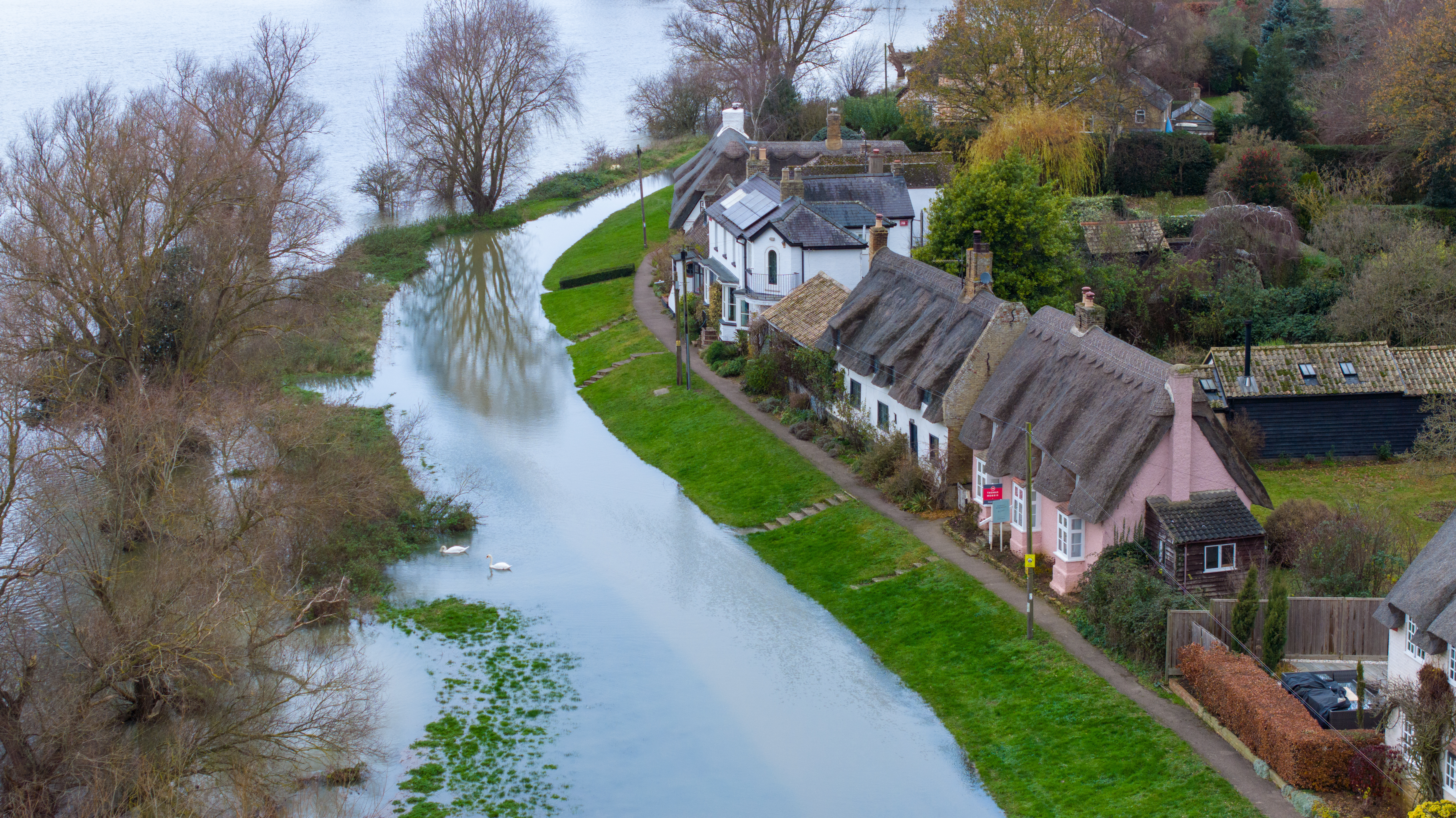 Überschwemmung im Dorf Holywell in Cambridgeshire