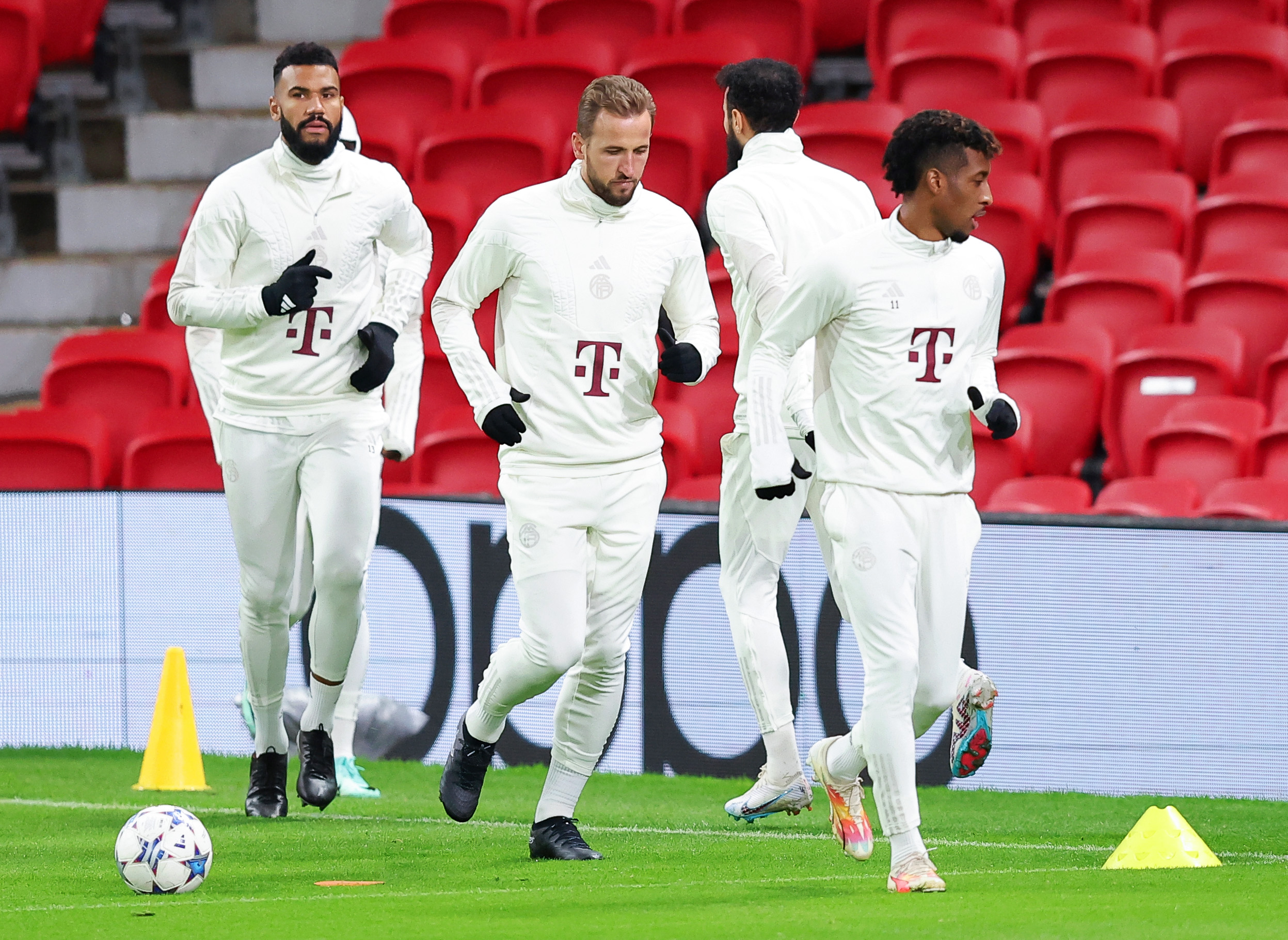 Für das Training waren die deutschen Spitzenklubs ganz in Weiß gekleidet