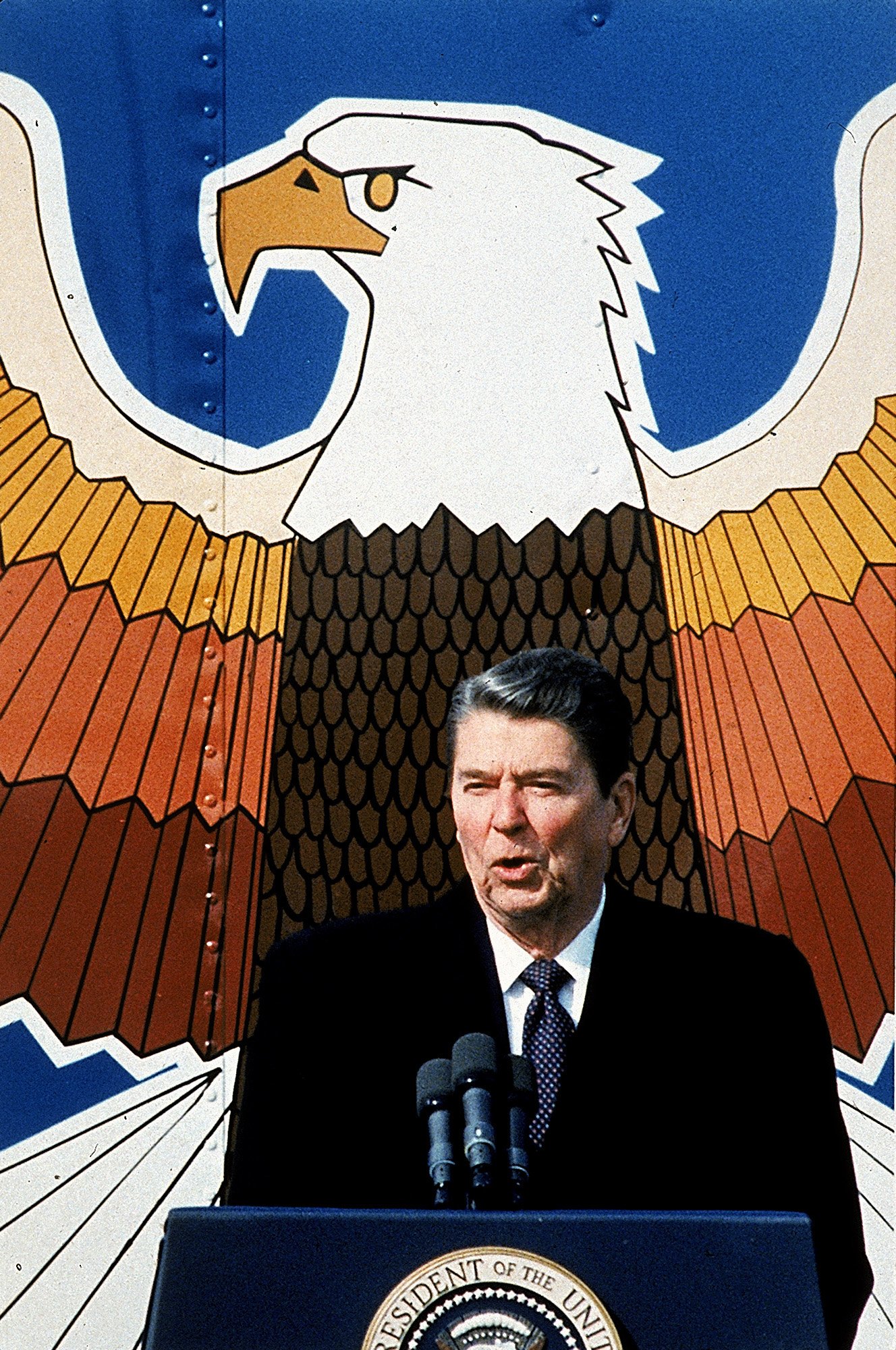 Der Aufruf von Präsident Reagan im Jahr 1987, die Berliner Mauer einzureißen, trug zum Ende des Kalten Krieges bei