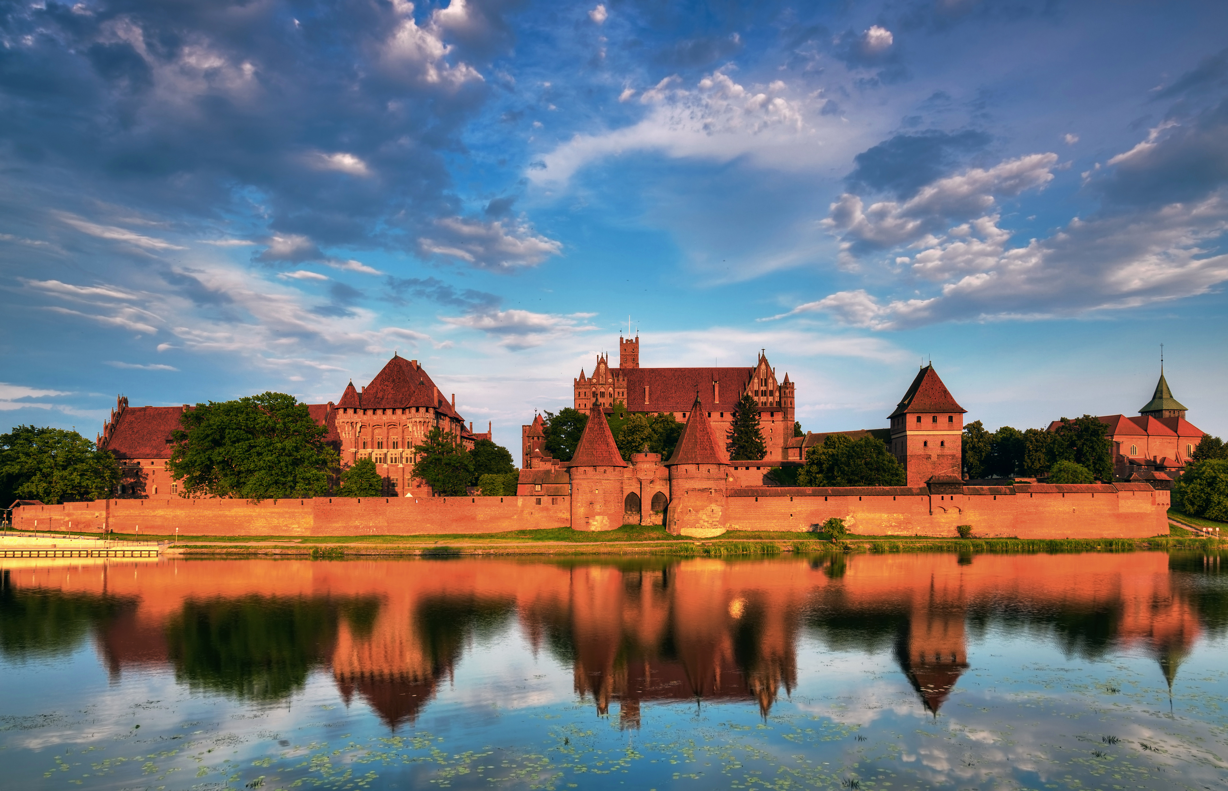 Marienburg erstreckt sich über 52 Hektar und ist viermal so groß wie Windsor Castle, das 13 Hektar groß ist