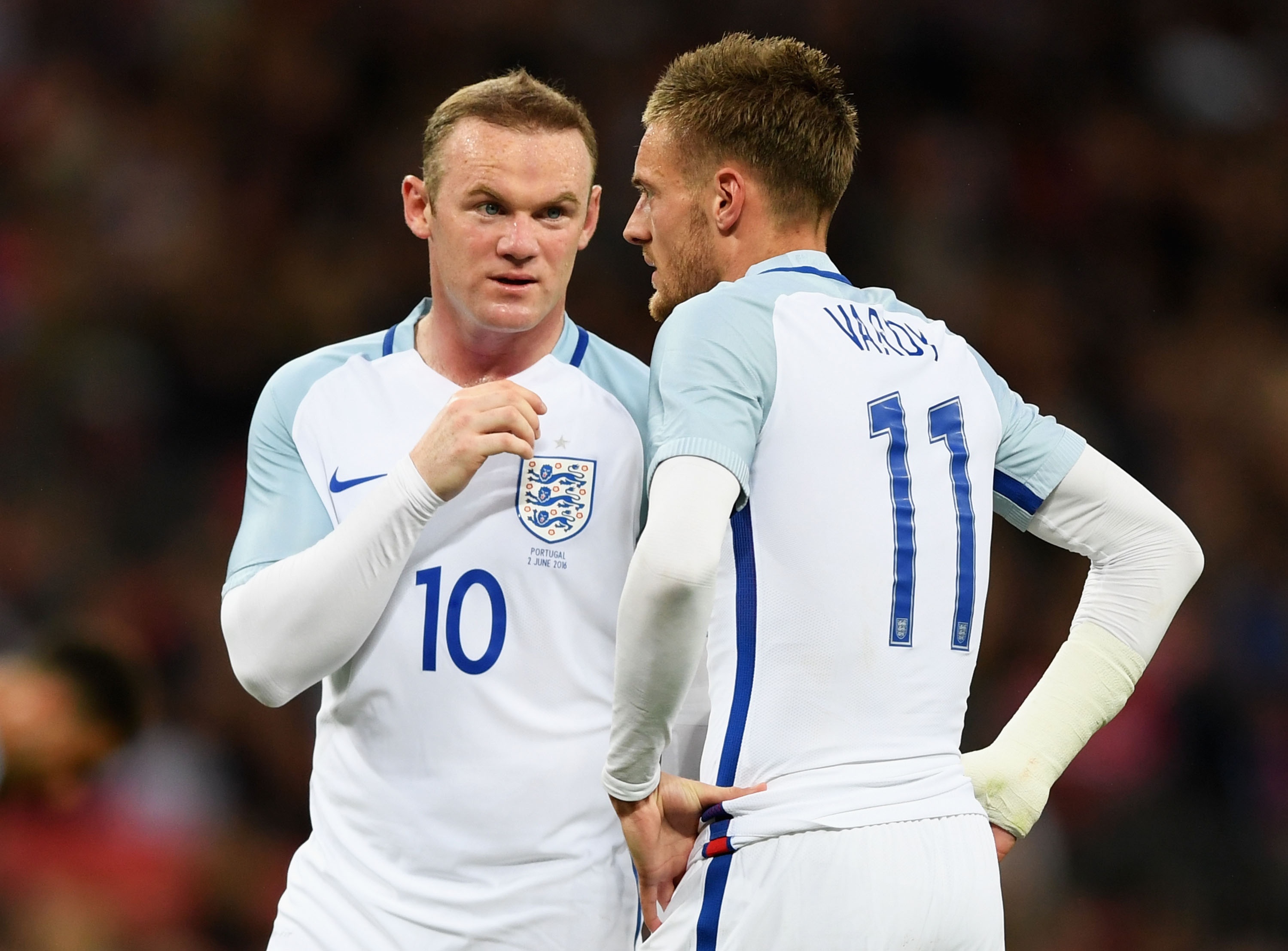 Wayne Rooney (l.) und Jamie Vardy (r.) sind ehemalige englische Teamkollegen