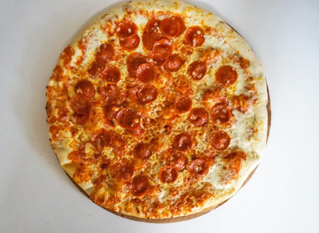 Ungehärtete Peperoni-Pizza von Whole Foods