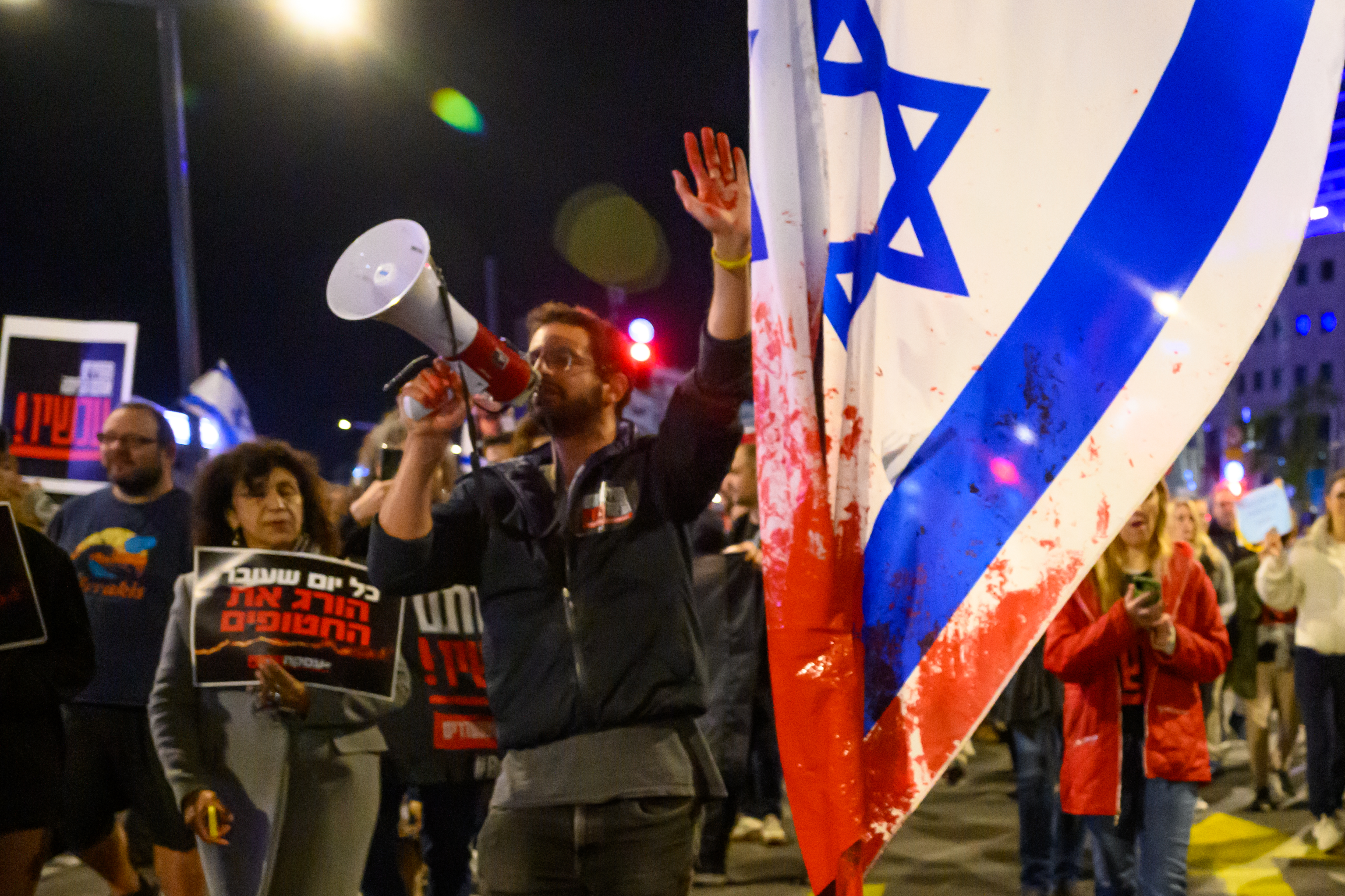 Die Schießereien lösten am Freitag in Tel Aviv große Proteste aus, bei denen Tausende Demonstranten auf die Straße gingen